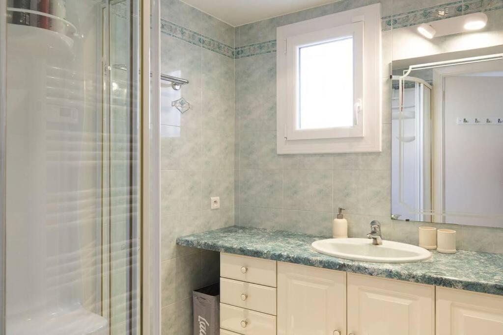 Appartement Le Corail Spacieux Avec Beau Et Ample Balcon, Au Centre, Ideal Pour Familles Et Petits Groupes *