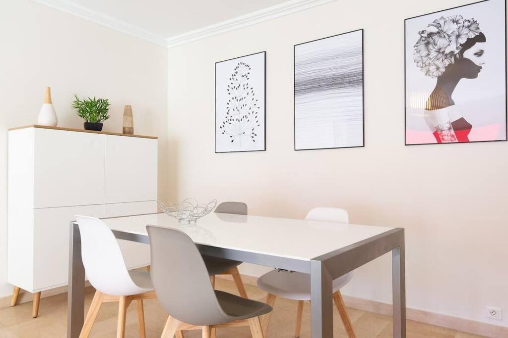 Le Corail Spacieux Avec Beau Et Ample Balcon, Au Centre, Ideal Pour Familles Et Petits Groupes *