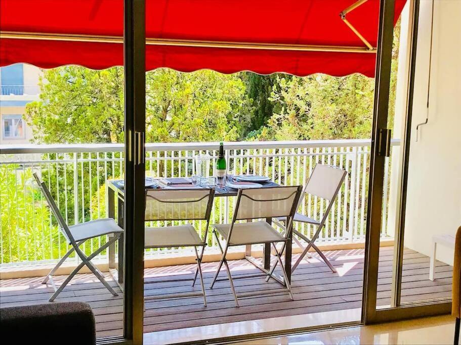 Le Corail Spacieux Avec Beau Et Ample Balcon, Au Centre, Ideal Pour Familles Et Petits Groupes