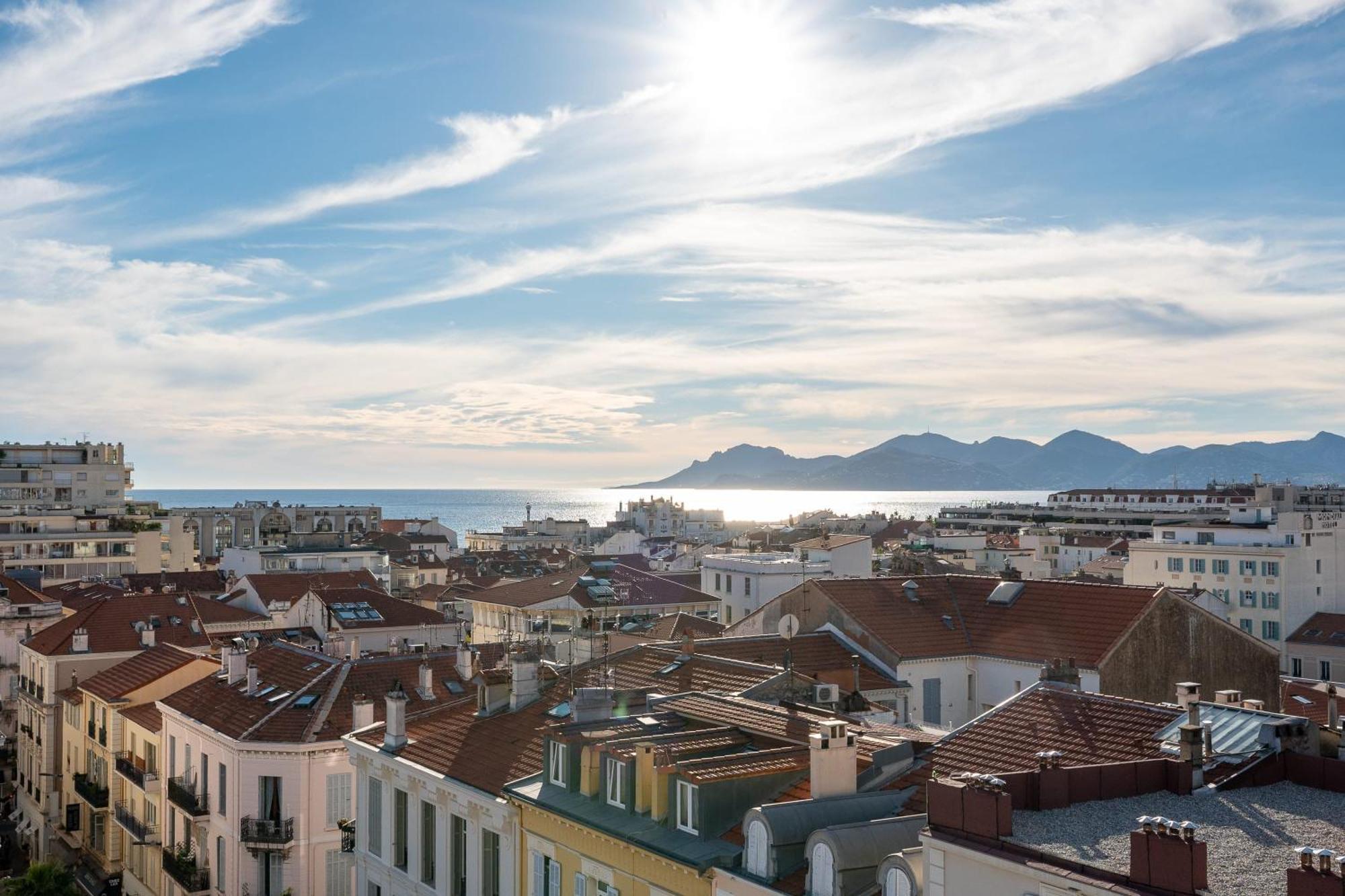 L'horizon Avec Somptueuse Terrasse Vue Mer, Sejour De Luxe Loisirs Et Business Au Coeur Du Centre Cannes