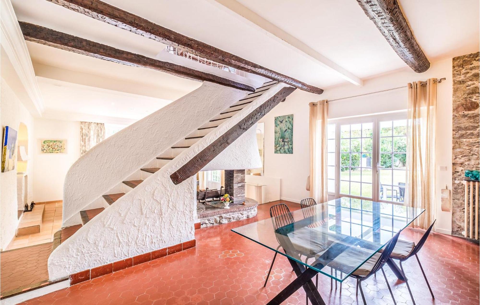 Beautiful In With Kitchen Holiday home