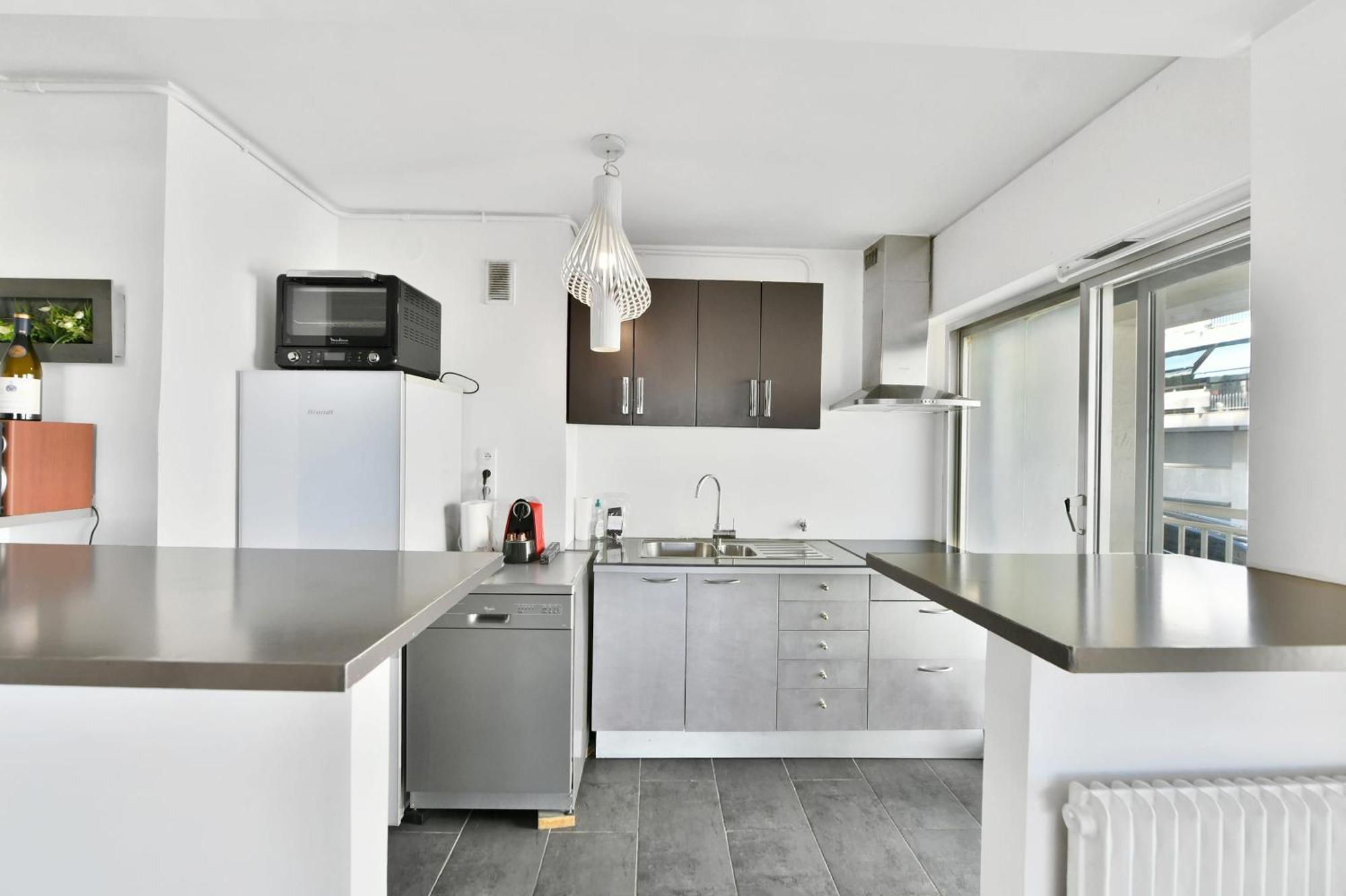 Apartment Le Versailles Plaisir Et Confort En Centre-ville, Pour Sejours En Famille Ou Business