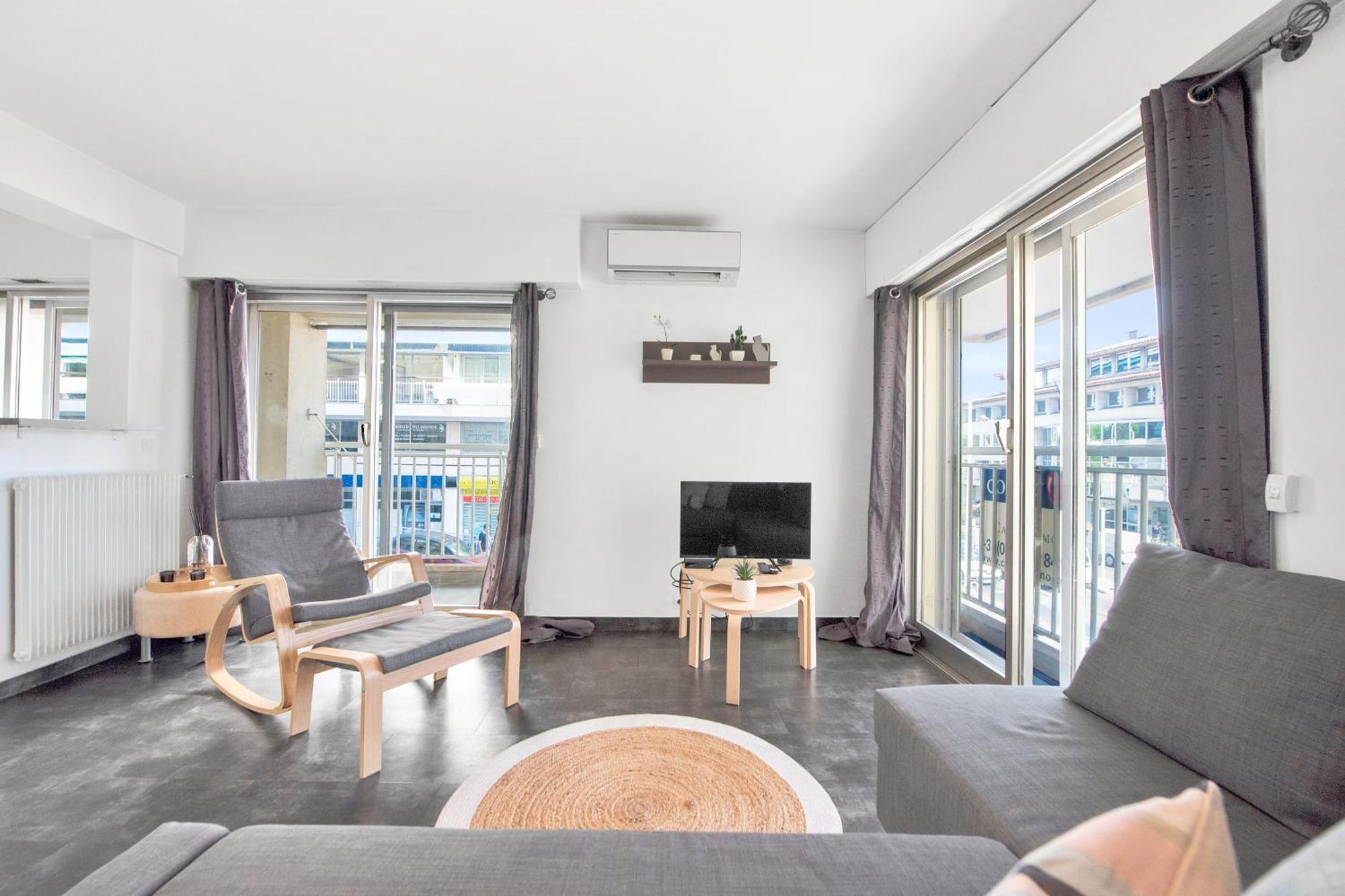 Le Versailles Plaisir Et Confort En Centre-ville, Pour Sejours En Famille Ou Business *