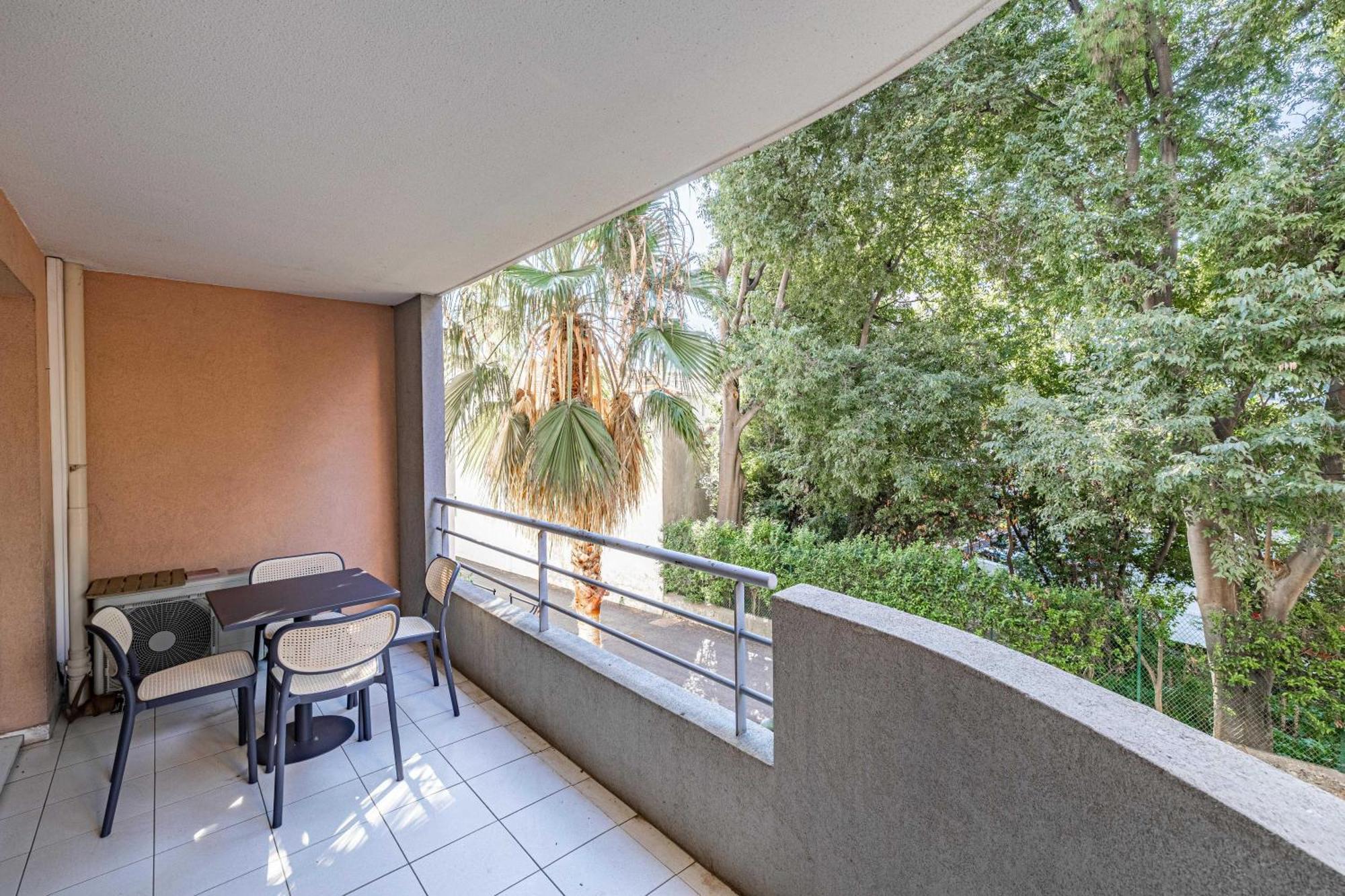 Magnificent With Parking - Ac-balcony