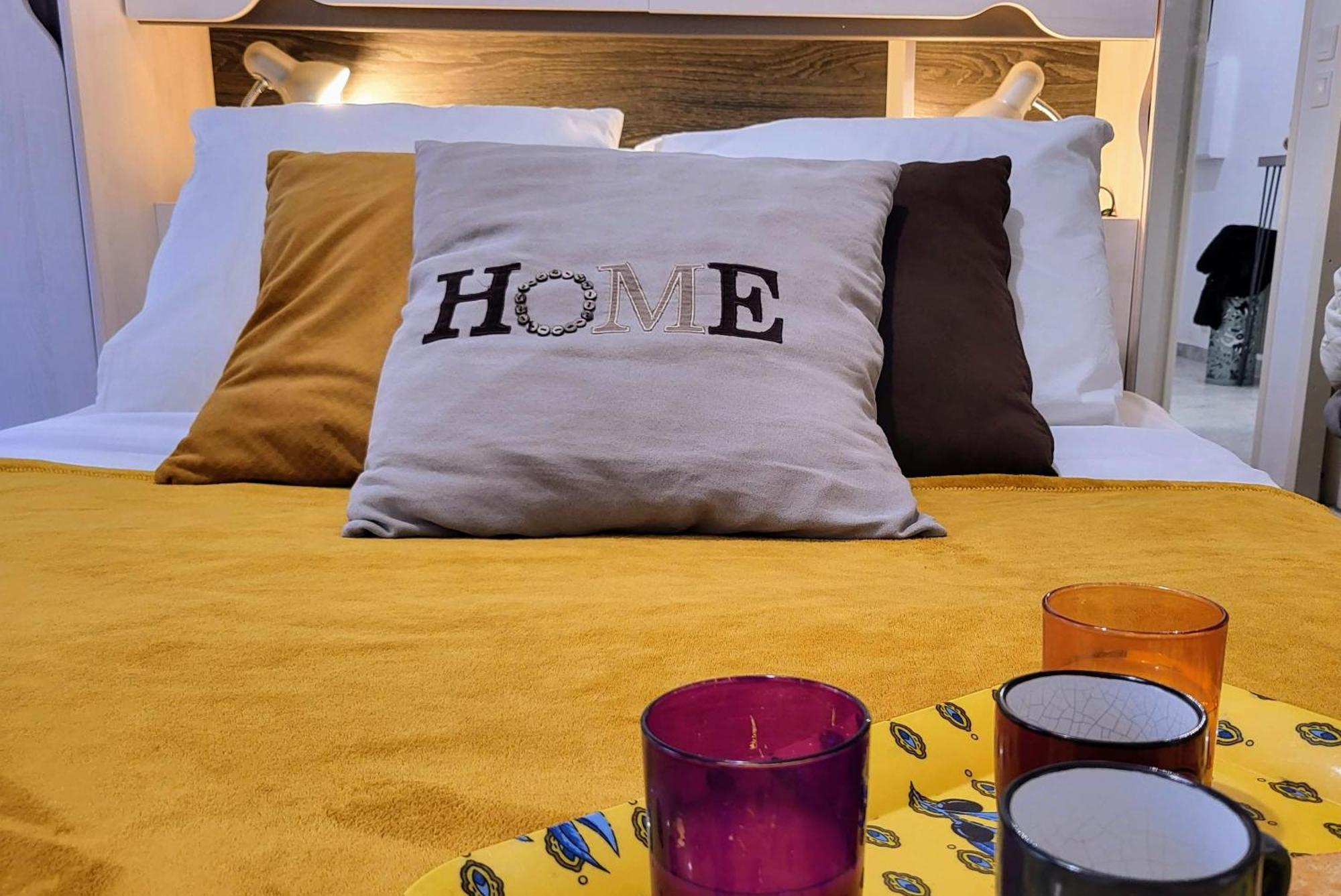 2 Pieces, Traversant, Clim, Wifi, Parking Apartment *
