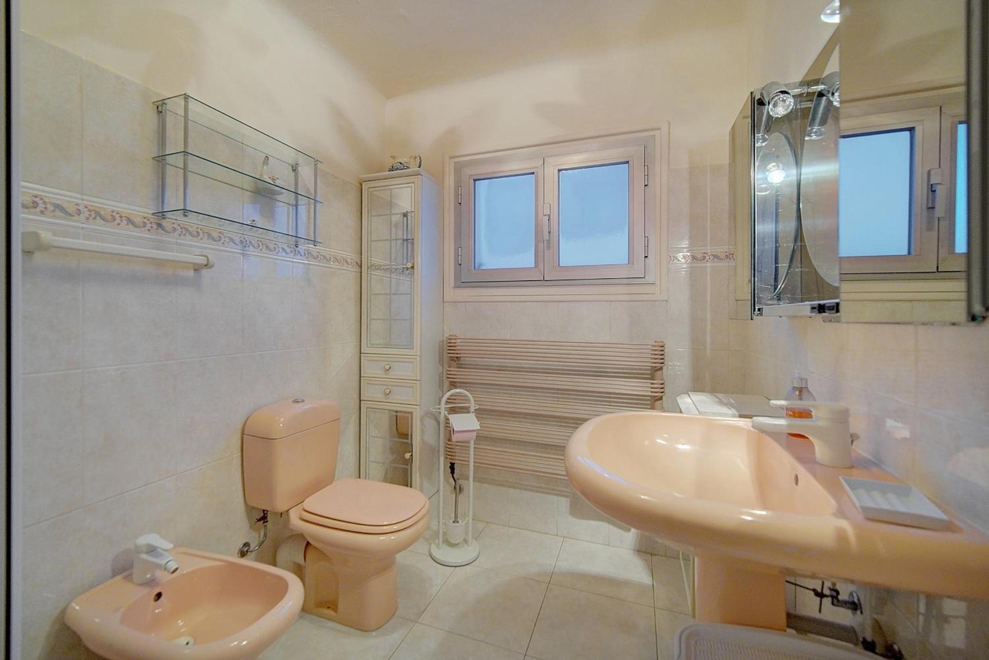 Appartement Superbe Duplex Idealement Situe Proche Plages Avec Grande Terrasse Vue Port !l A1b59