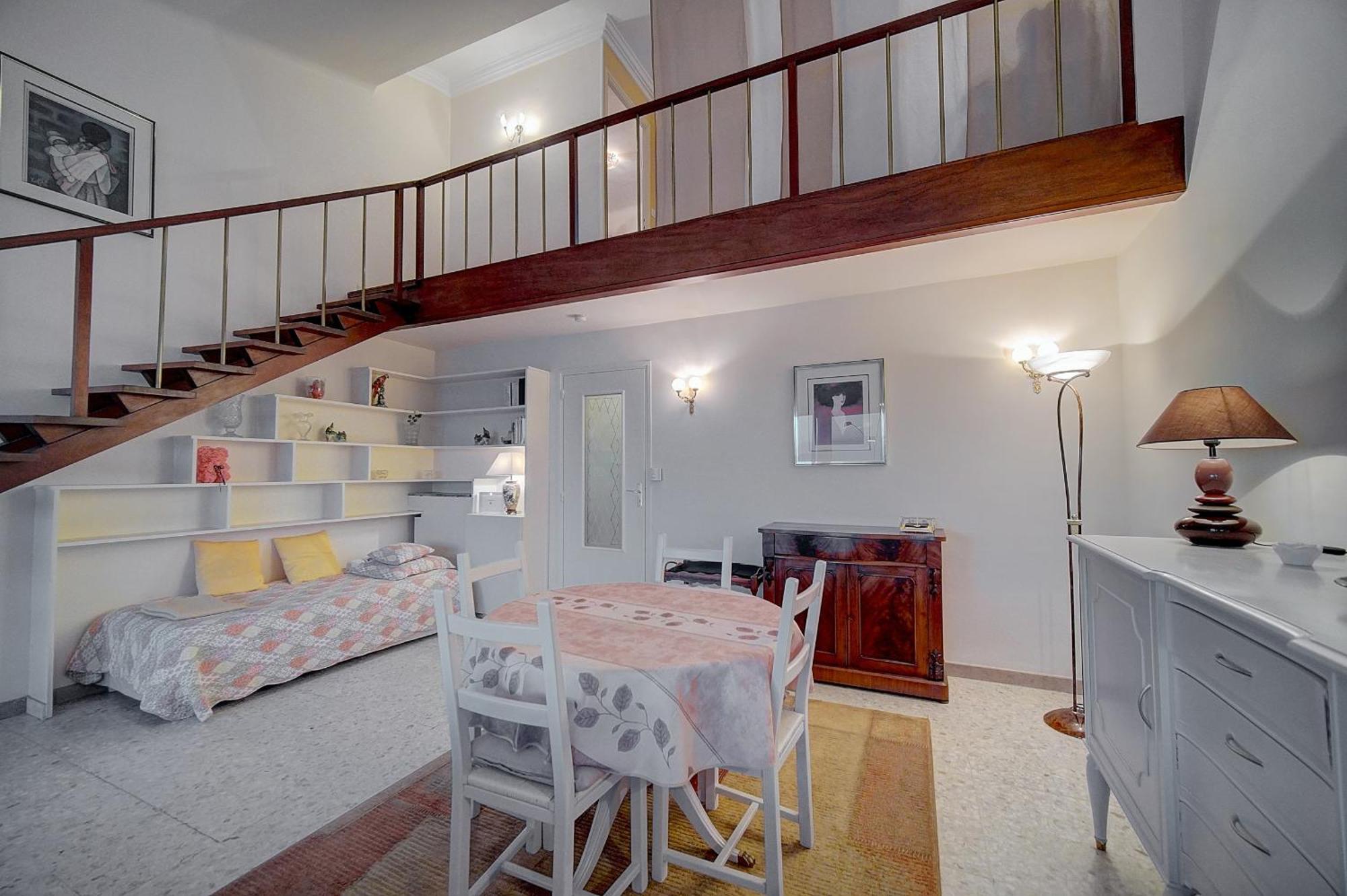 Superbe Duplex Idealement Situe Proche Plages Avec Grande Terrasse Vue Port !l A1b59 Appartement Cannes