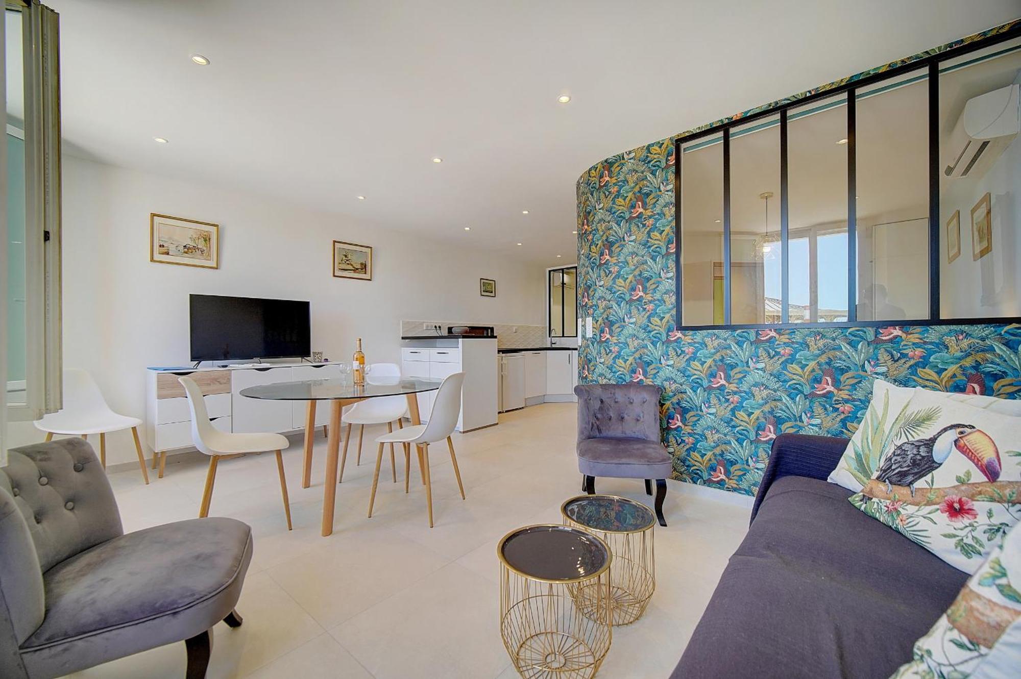 Lumineux 3 Pieces Renove Face Au Port L! A2b218 Apartment Cannes