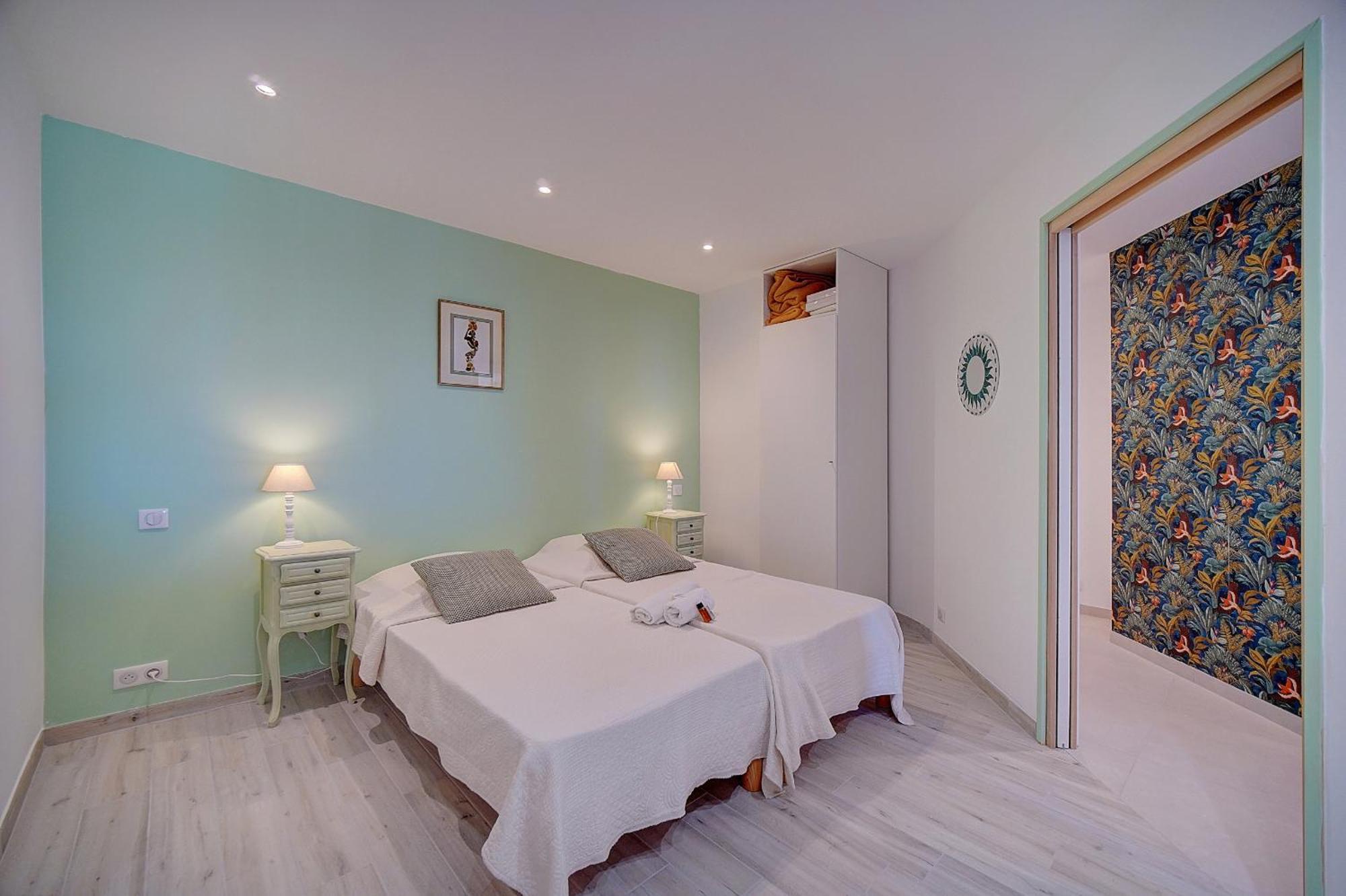 Lumineux 3 Pieces Renove Face Au Port L! A2b218 Cannes