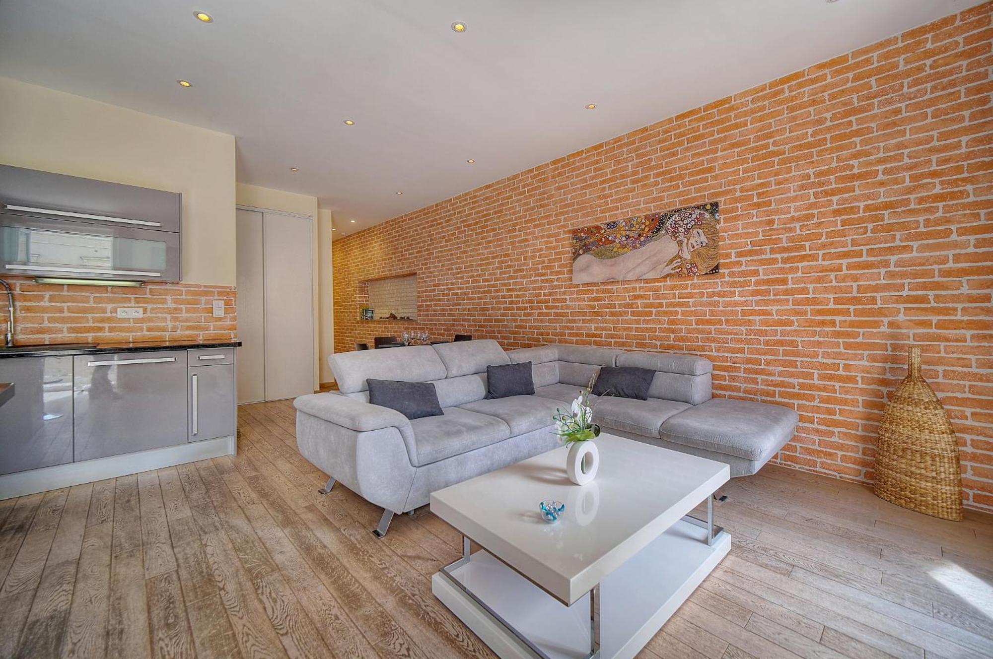 Appartement Moderne 3 Pieces Idealement Situe Centre De L! A2b22