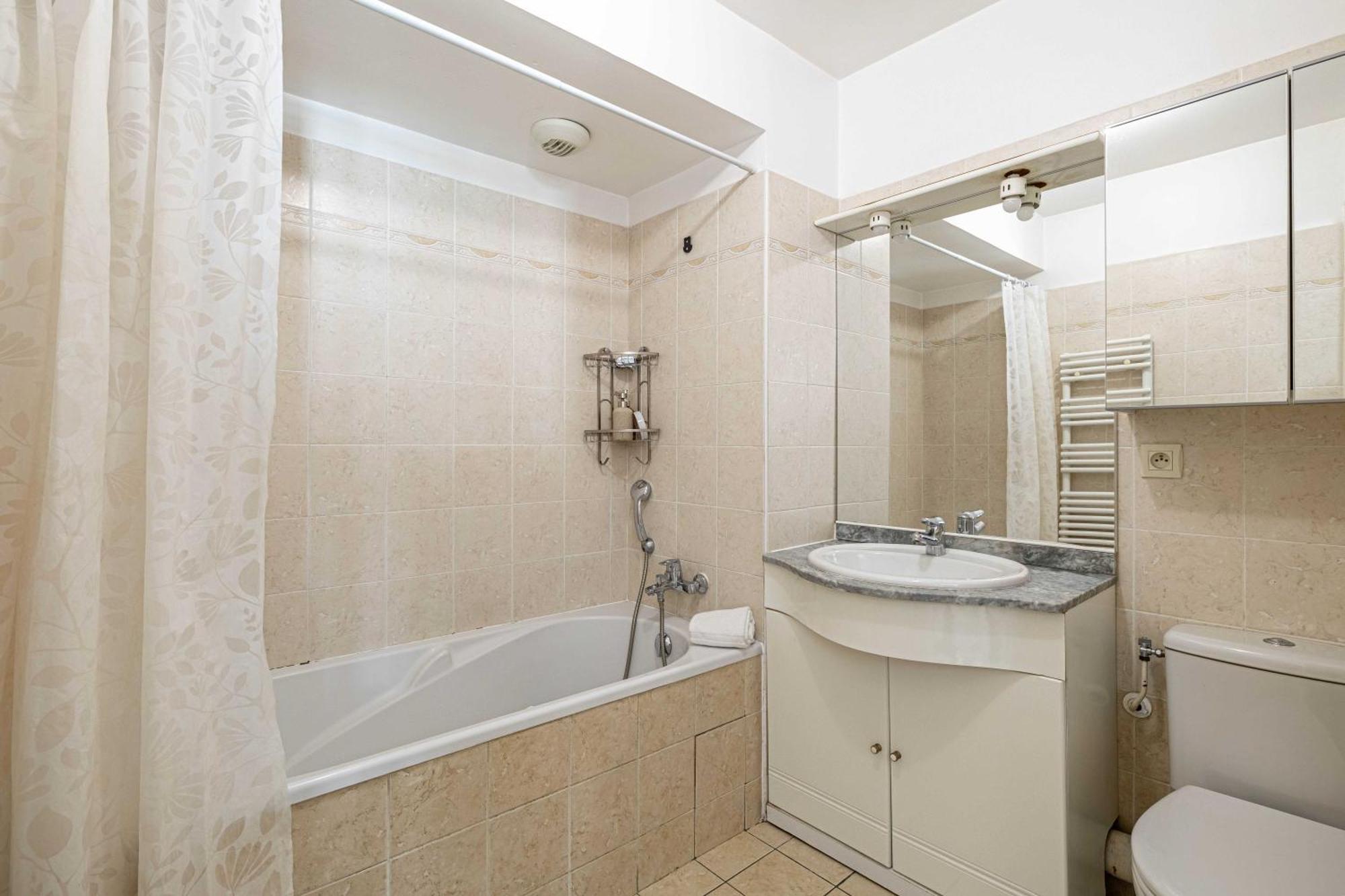 Apartment Bright One Bedroom With Parking And Terrace *