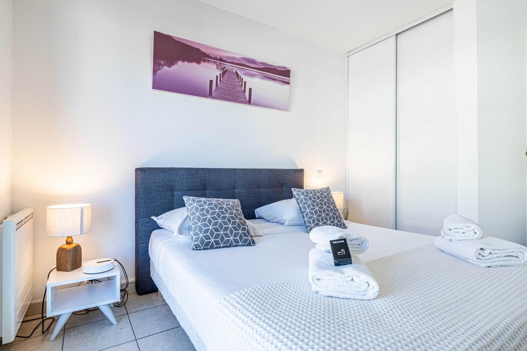 Bright One Bedroom With Parking And Terrace *