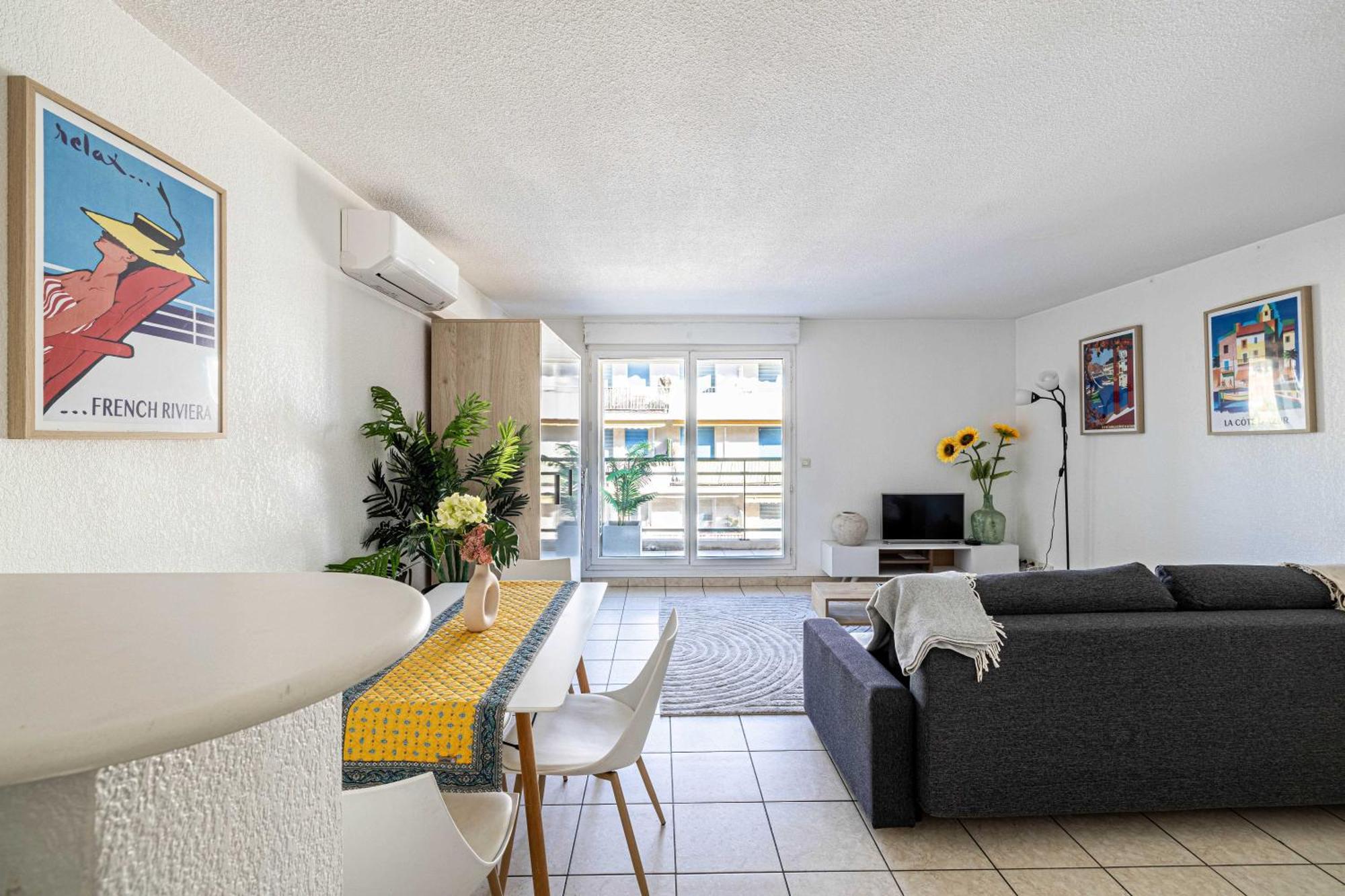 Bright One Bedroom With Parking And Terrace *