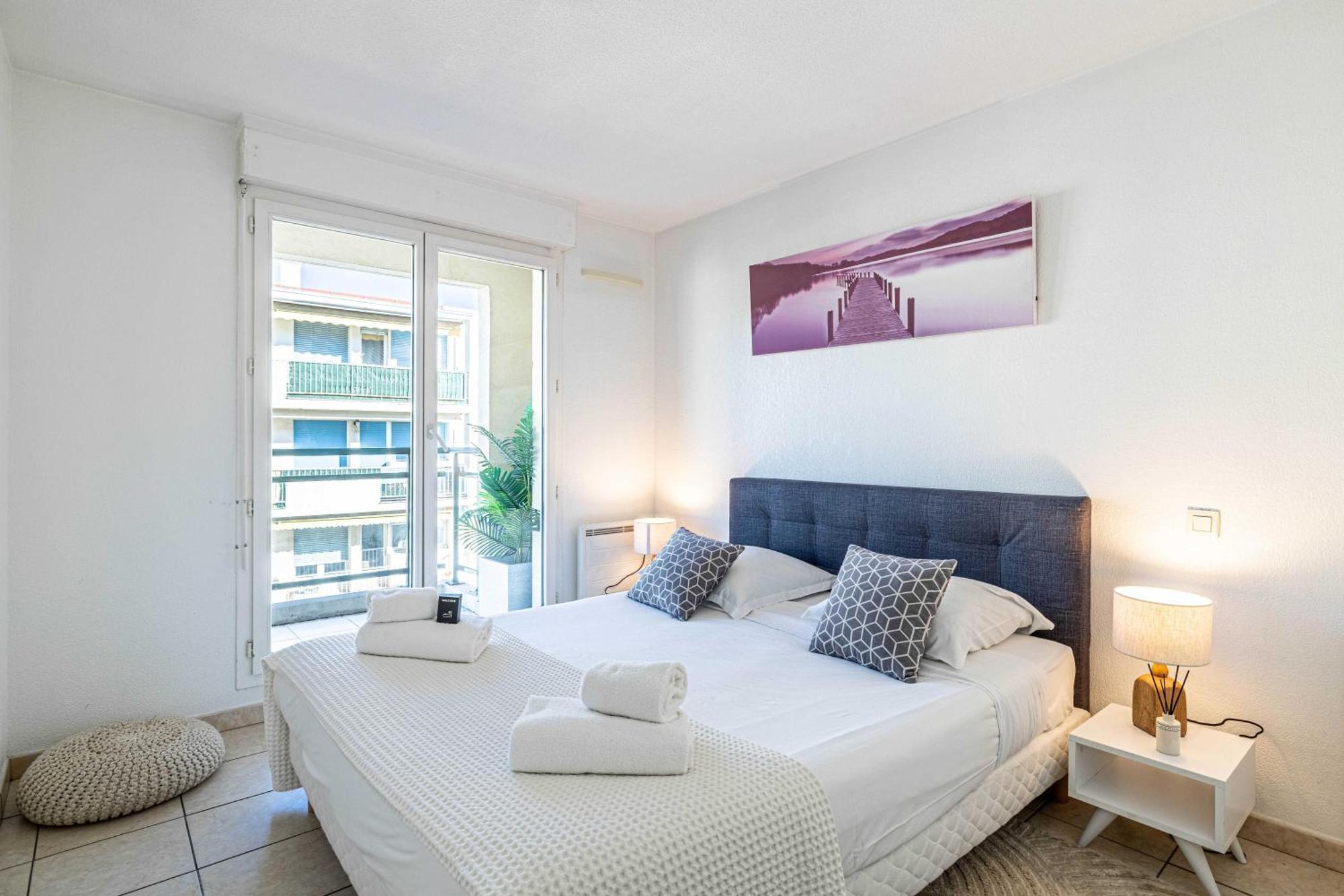 Bright One Bedroom With Parking And Terrace * Cannes