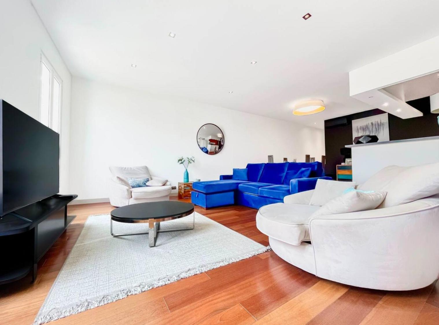 New 2br In Center Apartment *