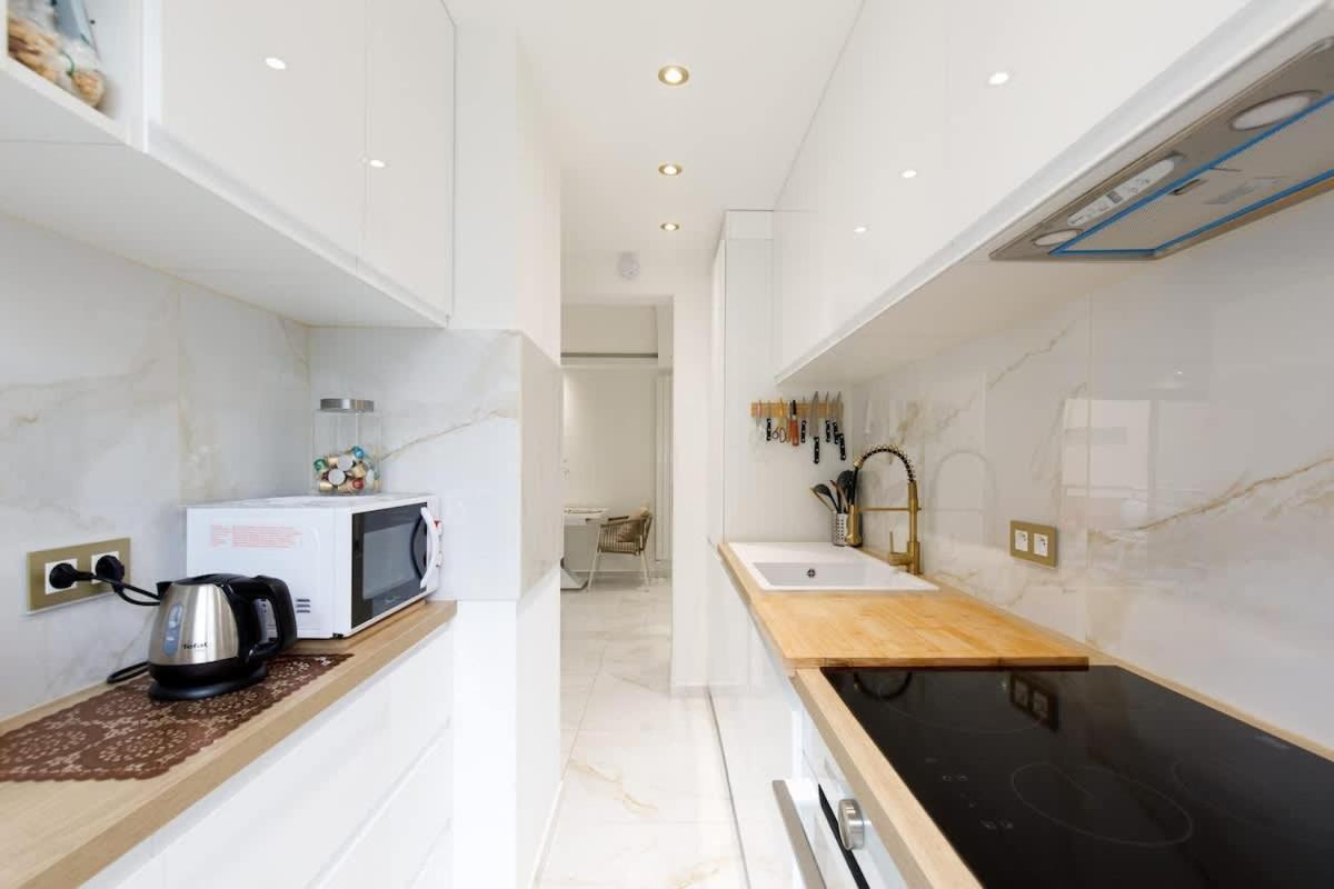 Carlton Area Superb 1 Bedroom Cannes