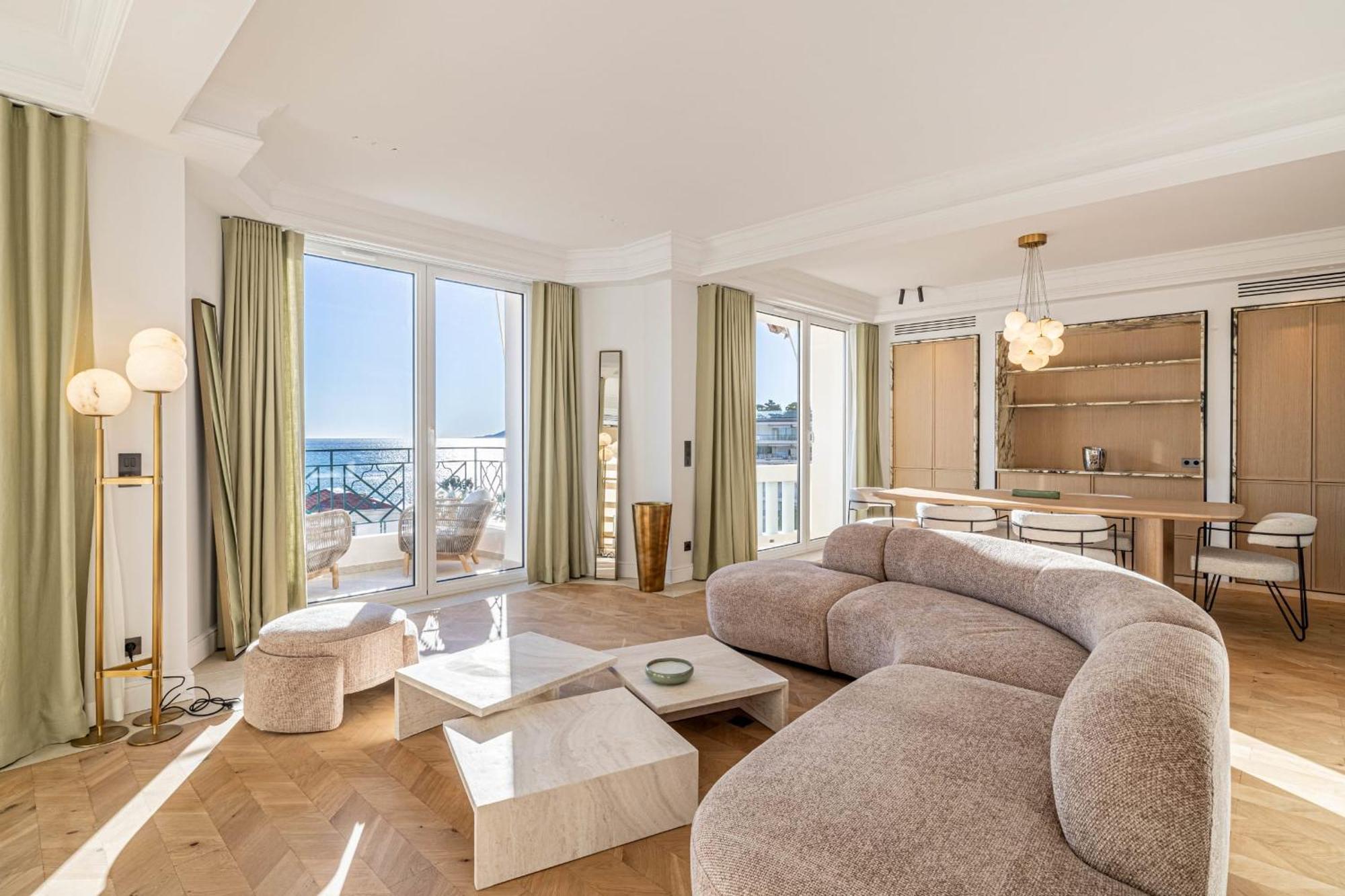 Apartment 1974 - Luxurious 3 Bedrooms - Sea View & Parking *