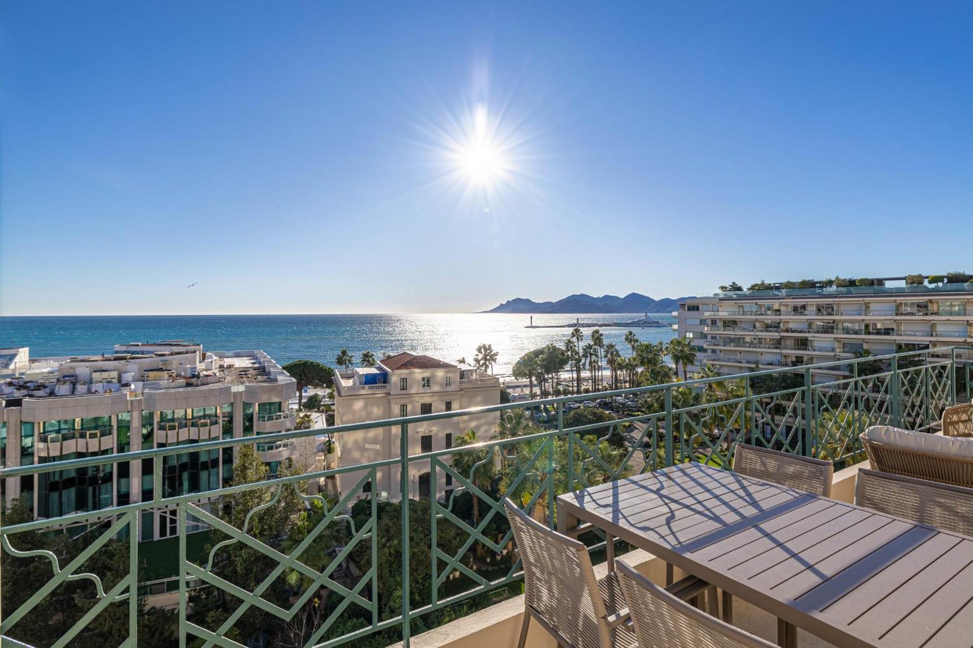 Apartment 1974 - Luxurious 3 Bedrooms - Sea View & Parking Cannes
