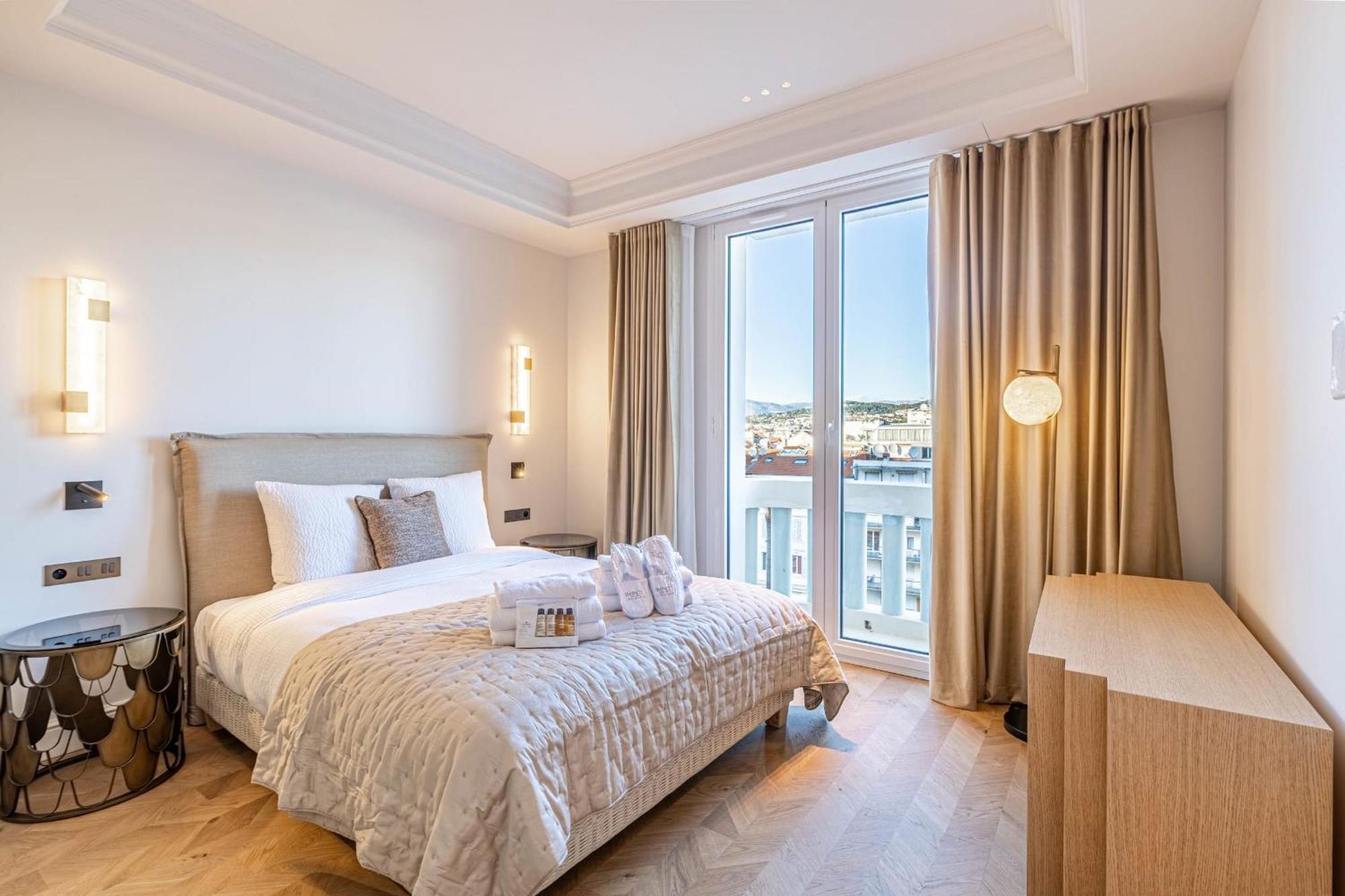 Apartment 1974 - Luxurious 3 Bedrooms - Sea View & Parking Cannes