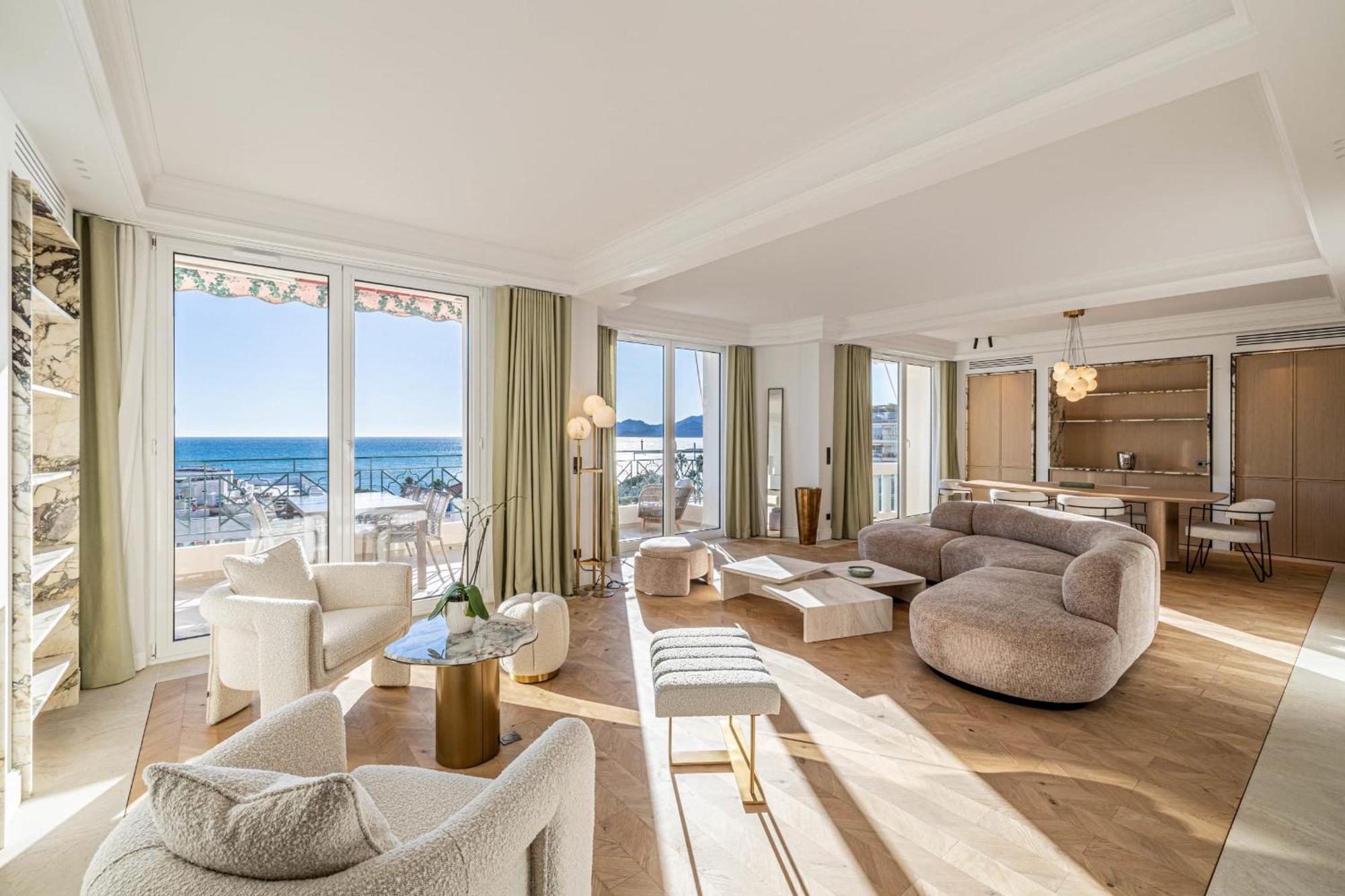 1974 - Luxurious 3 Bedrooms - Sea View & Parking Apartment