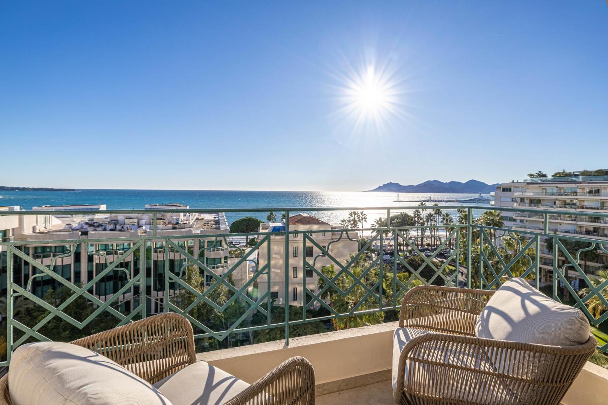 Apartment 1974 - Luxurious 3 Bedrooms - Sea View & Parking