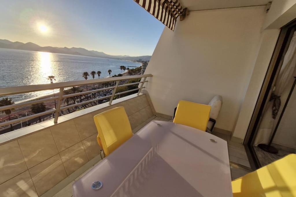 Seaside Beachfront Bord De Cannes