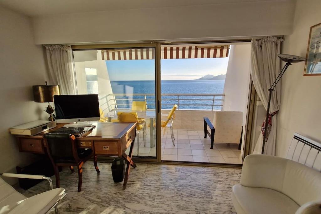 Seaside Beachfront Bord De Apartment