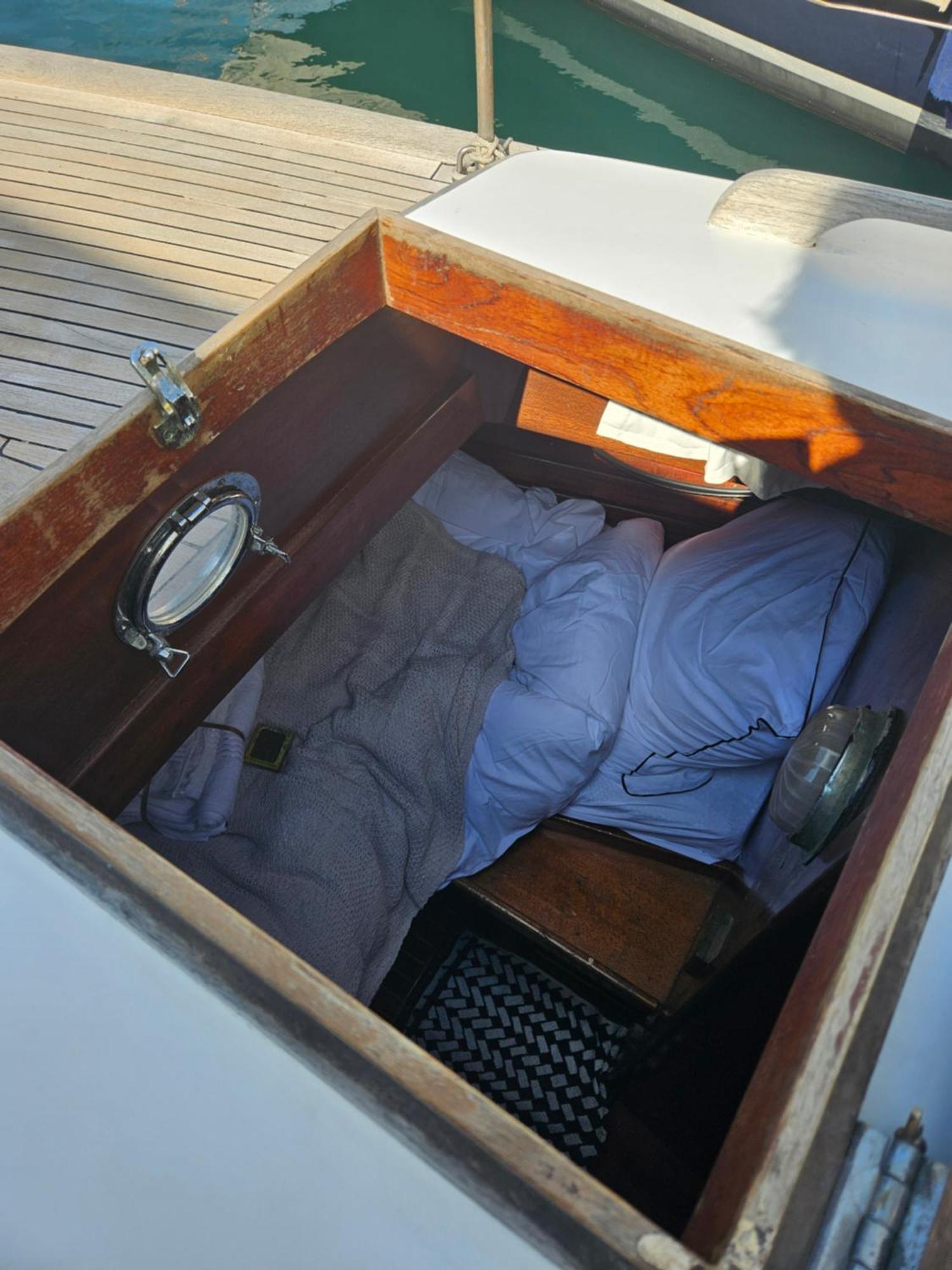 Botel Voilier Santana A *