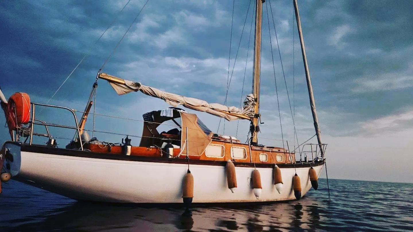 Botel Voilier Santana A *