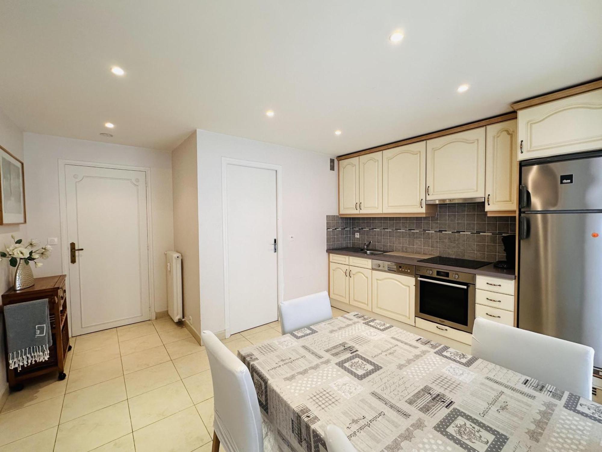Two Bedroom On A High Floor In The Center Of A Few Steps From The Croisette Beaches - 2229 * Cannes