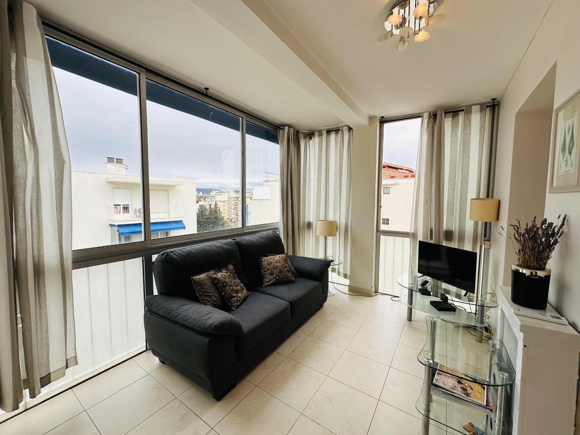 Two Bedroom On A High Floor In The Center Of A Few Steps From The Croisette Beaches - 2229 *