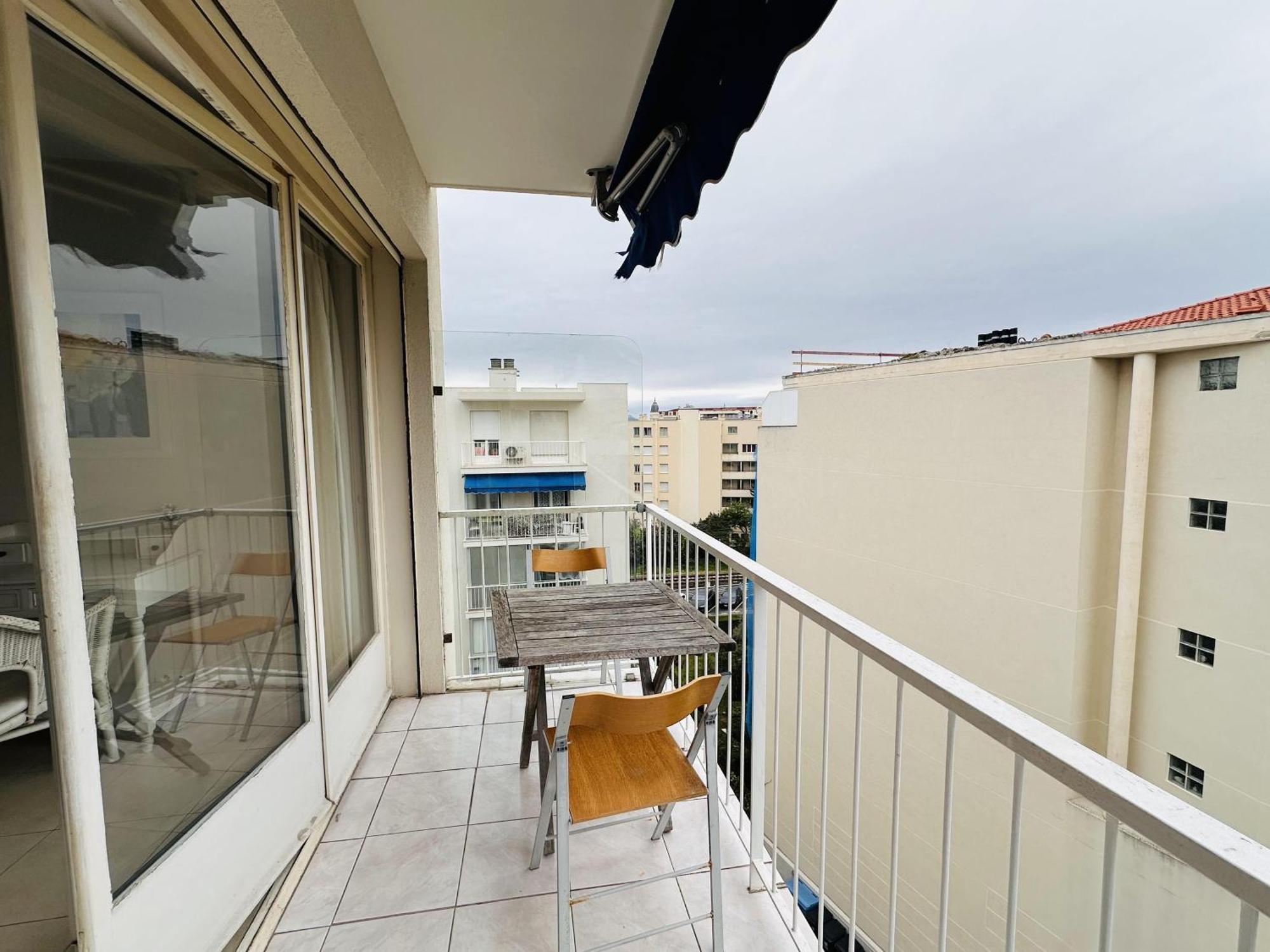 Apartment Two Bedroom On A High Floor In The Center Of A Few Steps From The Croisette Beaches - 2229 *