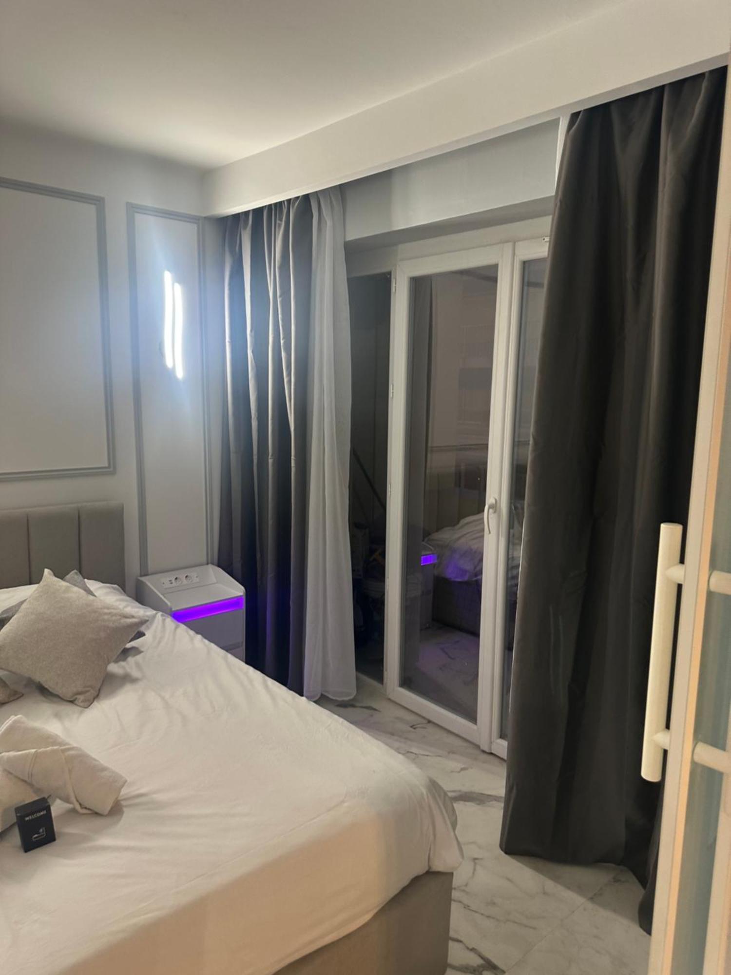 Position Croisette Martinez ! 150m From The Completely Renovated ! Apartment