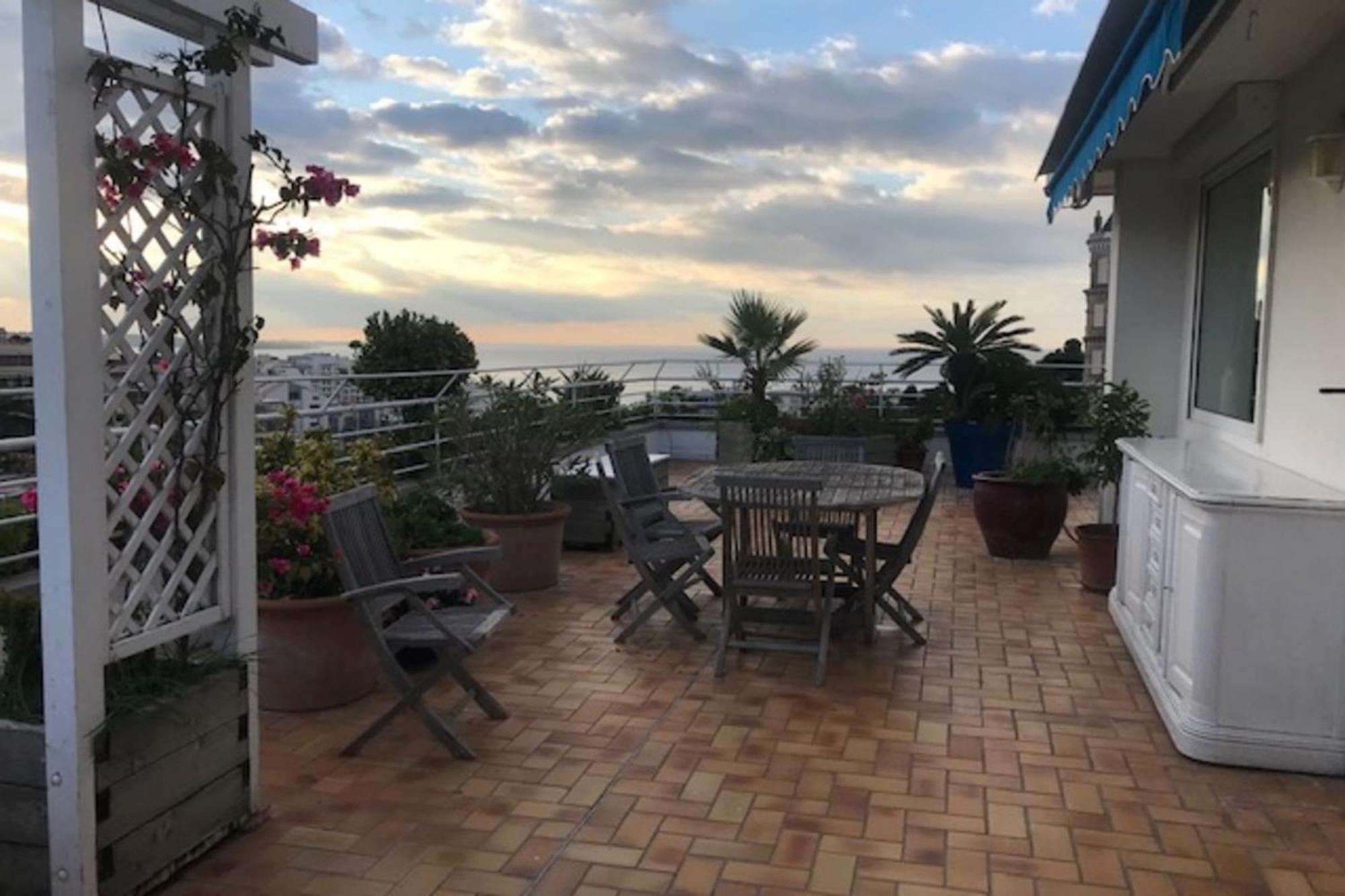 Rooftop With Sea View Apartment