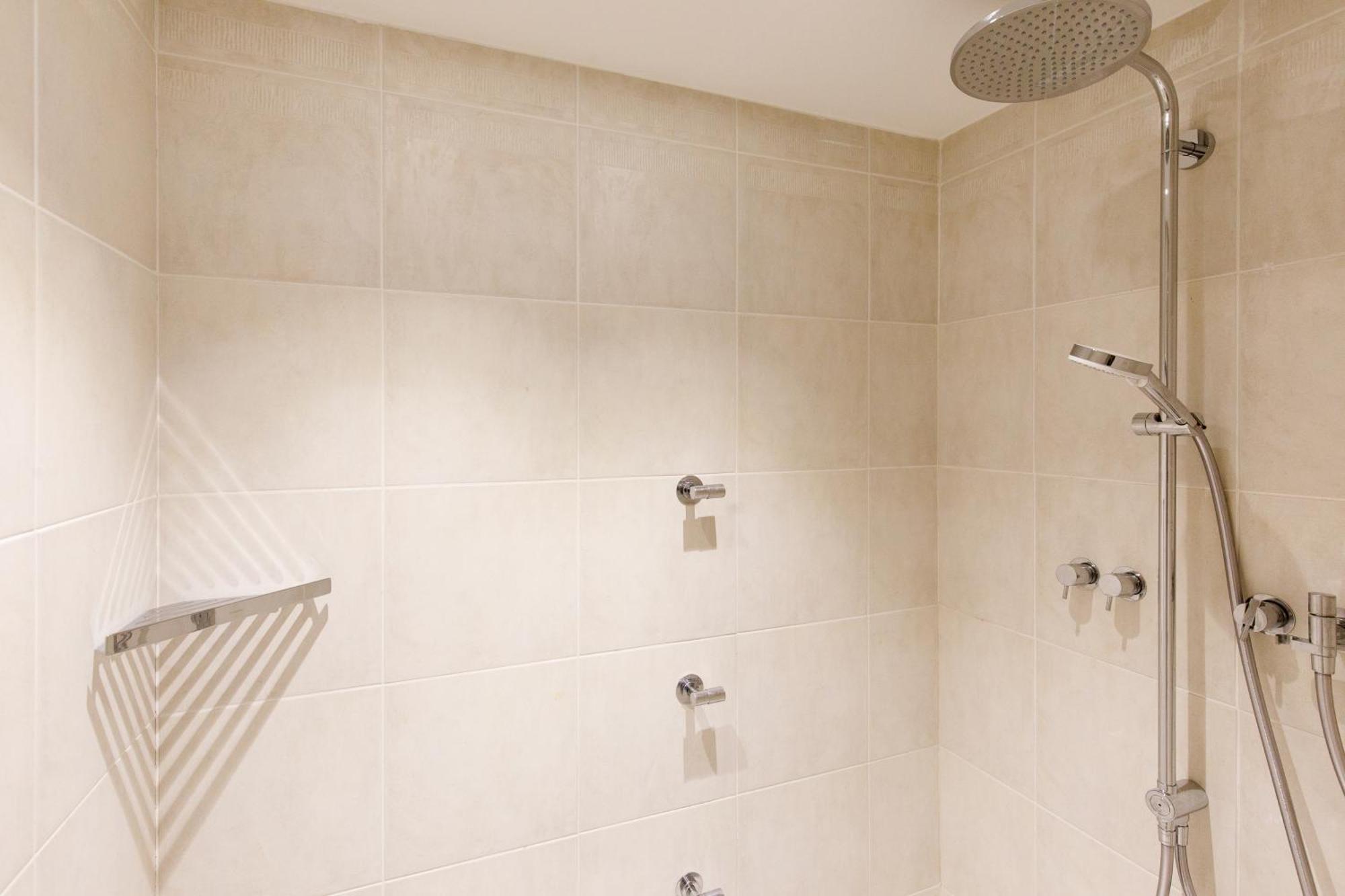 Cote Croisette Luxe - 2bdr 2 Bthr 2 Toilets - Terrace, Ac, Parking & Lift Apartment