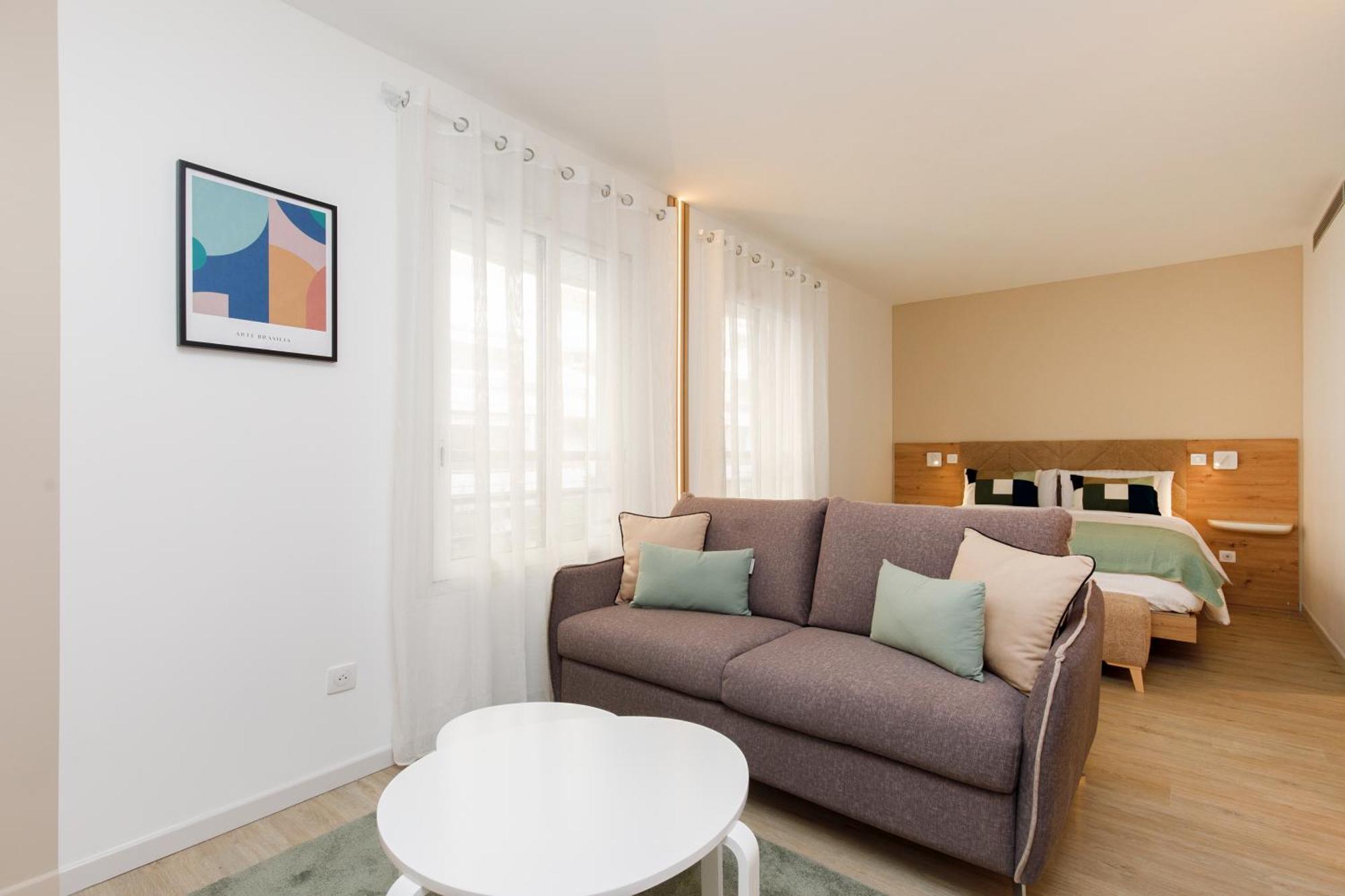Cote Croisette Luxe - 2bdr 2 Bthr 2 Toilets - Terrace, Ac, Parking & Lift Apartment