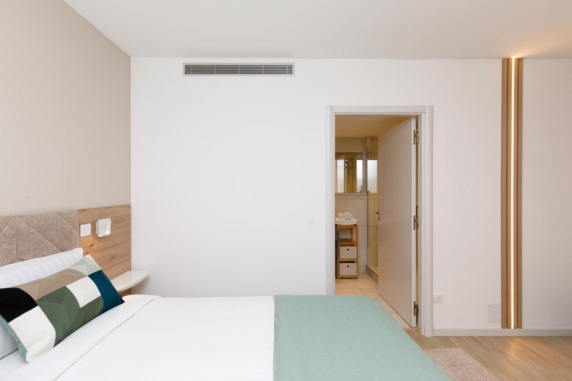 Cote Croisette Luxe - 2bdr 2 Bthr 2 Toilets - Terrace, Ac, Parking & Lift *