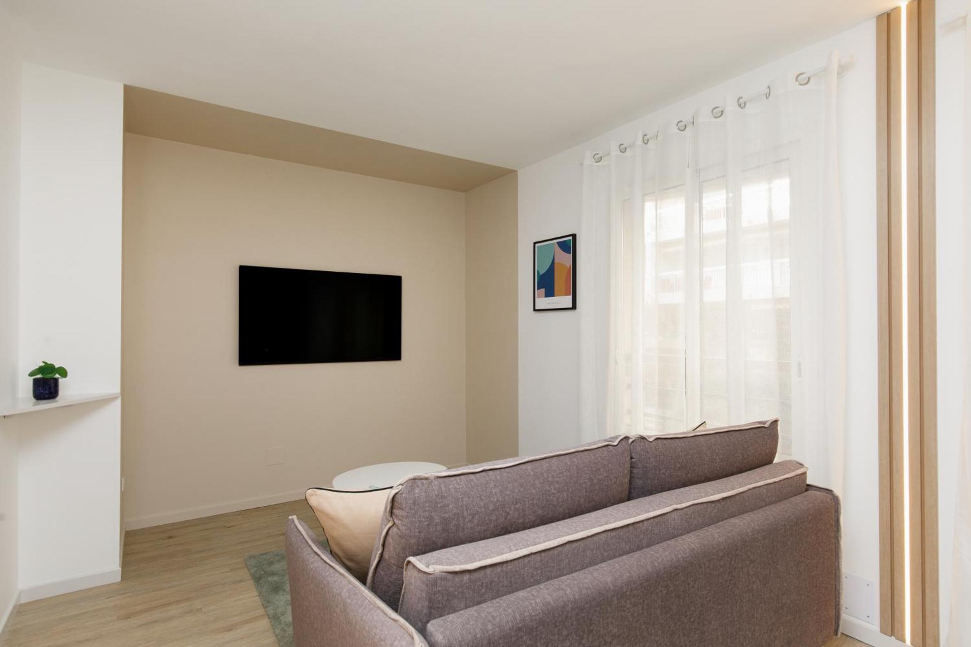 Cote Croisette Luxe - 2bdr 2 Bthr 2 Toilets - Terrace, Ac, Parking & Lift Cannes