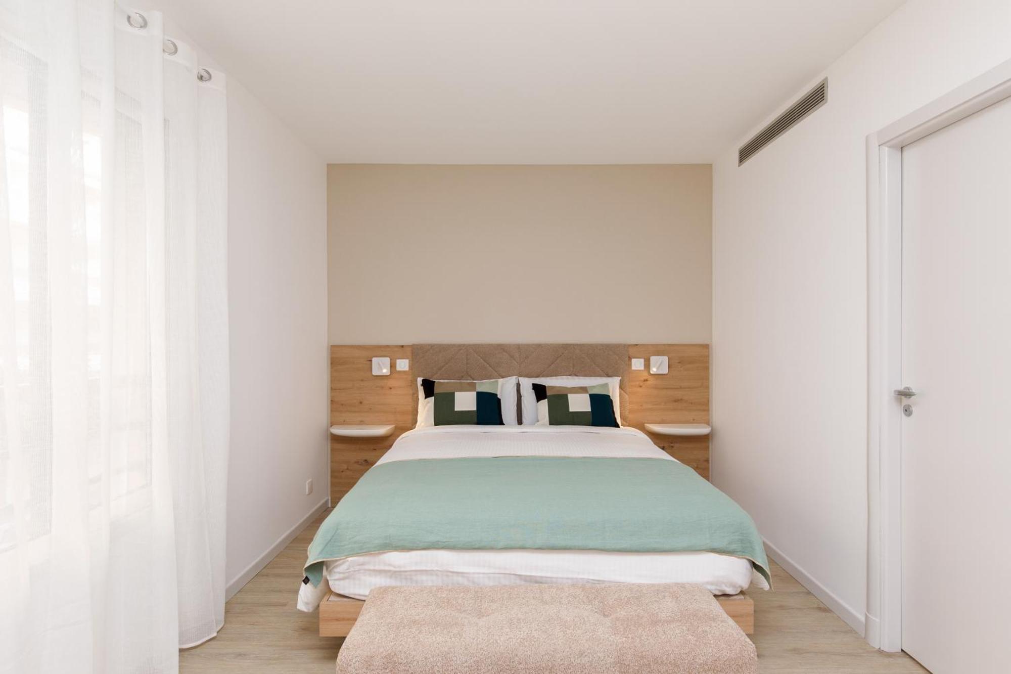 Cote Croisette Luxe - 2bdr 2 Bthr 2 Toilets - Terrace, Ac, Parking & Lift Apartment *
