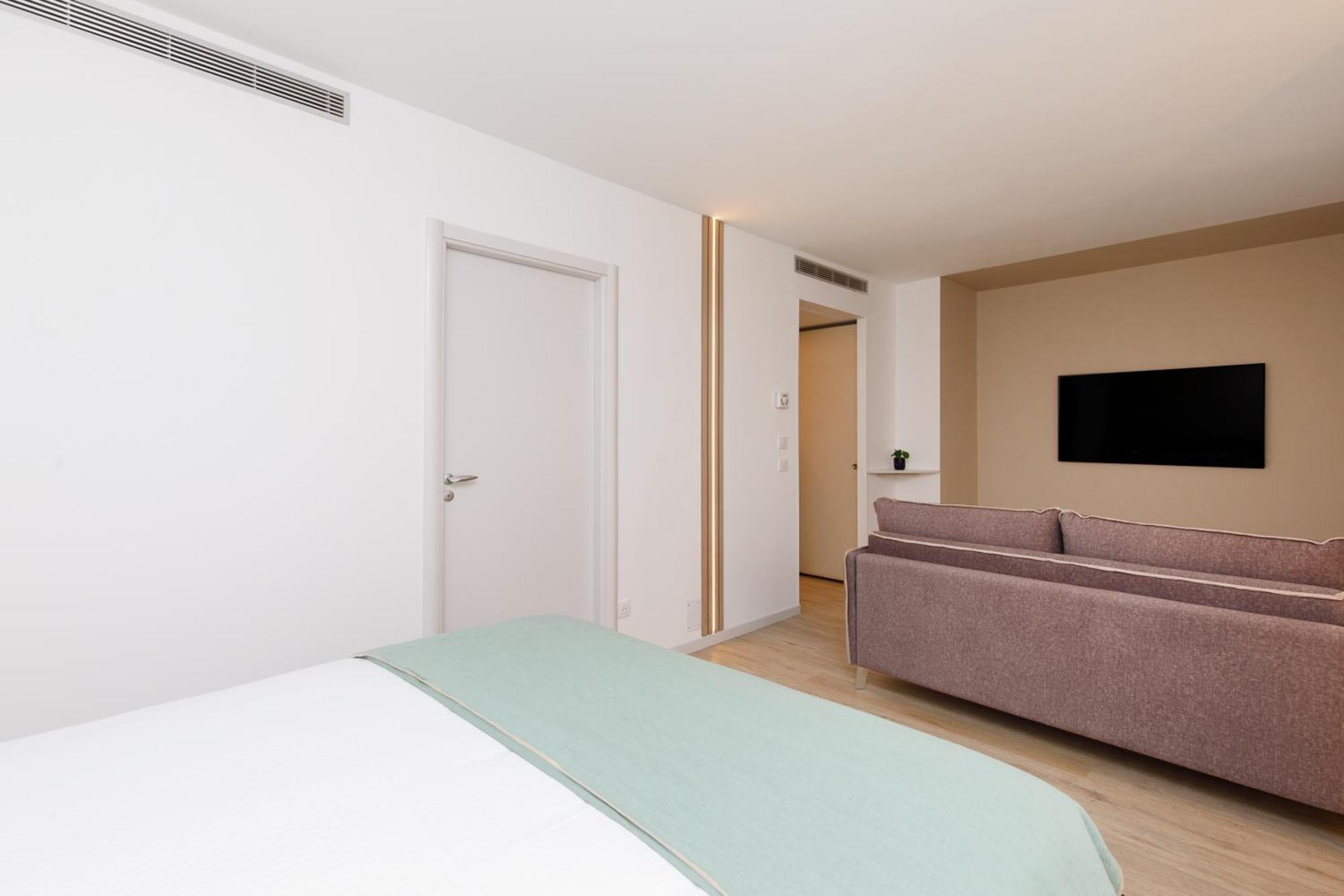 Cote Croisette Luxe - 2bdr 2 Bthr 2 Toilets - Terrace, Ac, Parking & Lift *