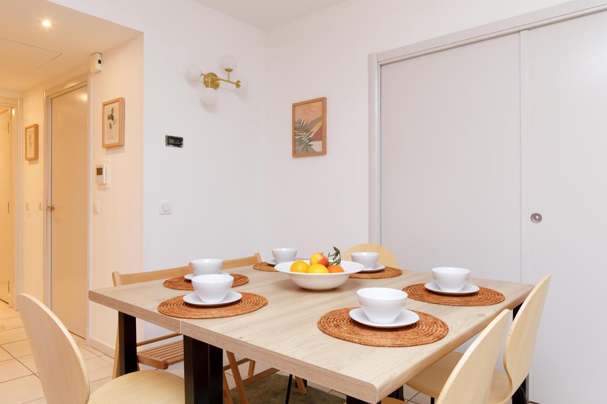 Apartment Cote Croisette Luxe - 2bdr 2 Bthr 2 Toilets - Terrace, Ac, Parking & Lift
