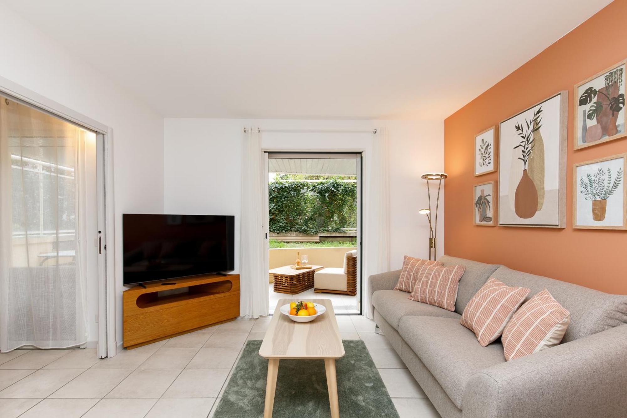 Cote Croisette Luxe - 2bdr 2 Bthr 2 Toilets - Terrace, Ac, Parking & Lift *