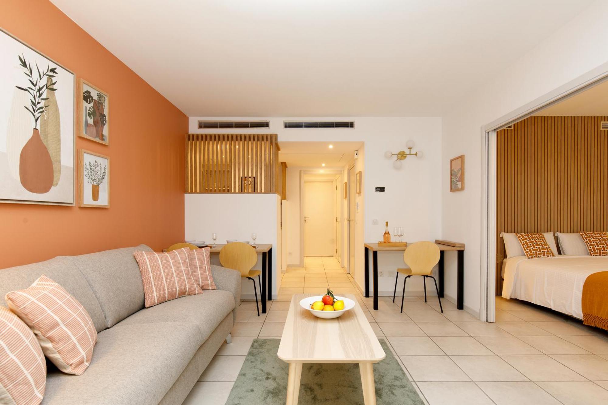 Cote Croisette Luxe - 2bdr 2 Bthr 2 Toilets - Terrace, Ac, Parking & Lift Apartment Cannes