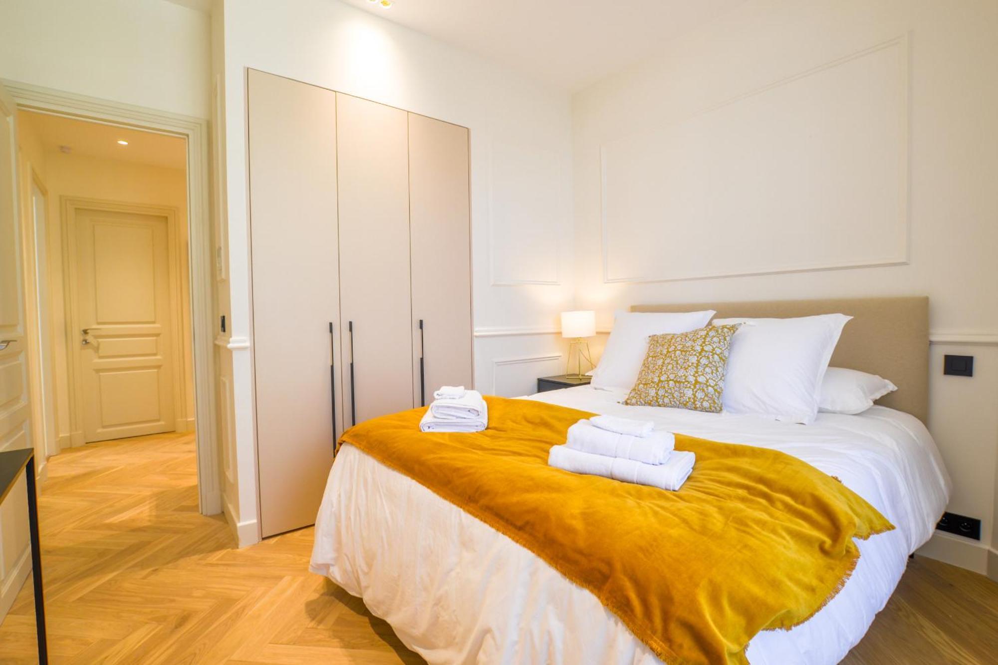 Apartment Meynadier 12b *