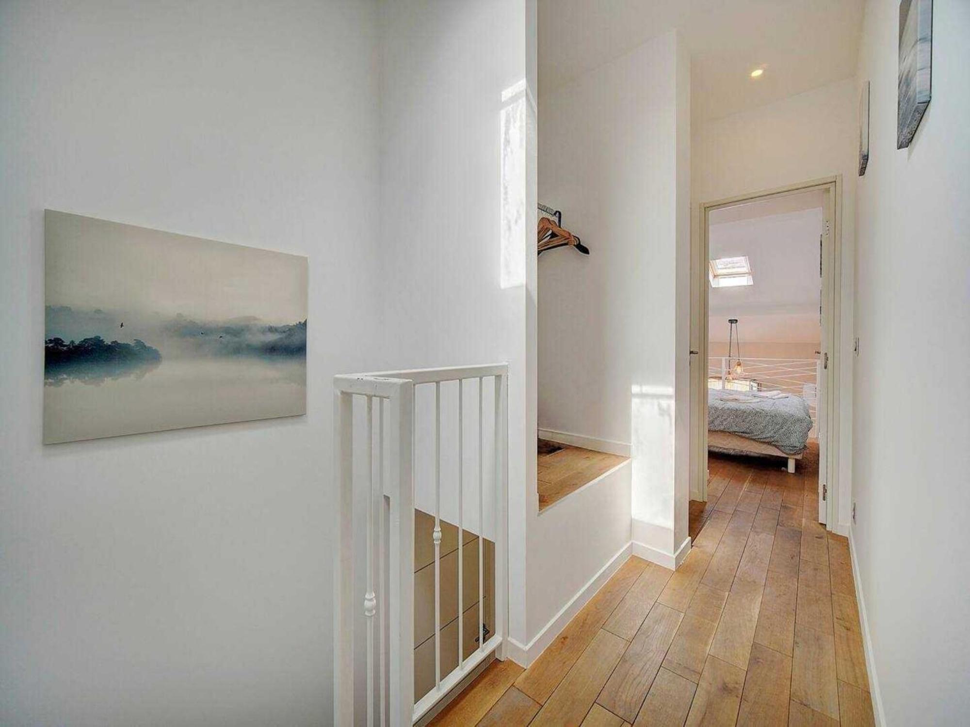 Bright Duplex - Centre - Mobility Lease Apartment *