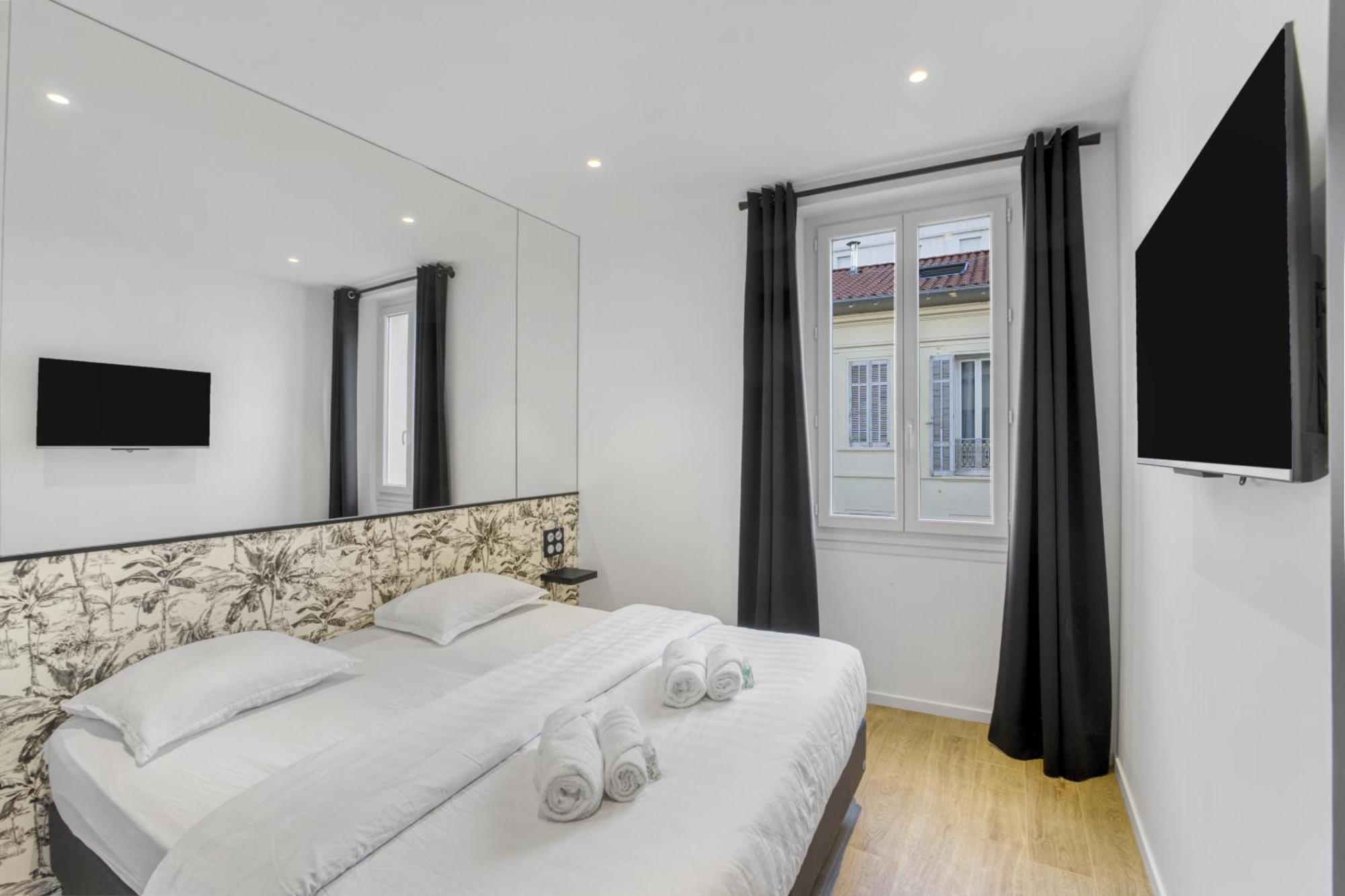 Apartment F3 Notre-dame , Hypercentre A 2 Minute Du Palais Des Congres *
