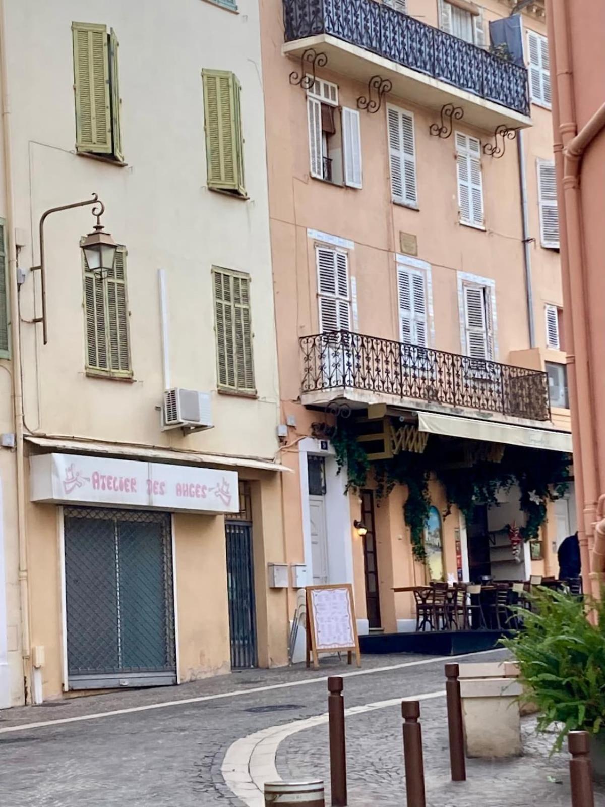 Le Refuge Du Suquet, Quartier Authentique De Cannes, Vue