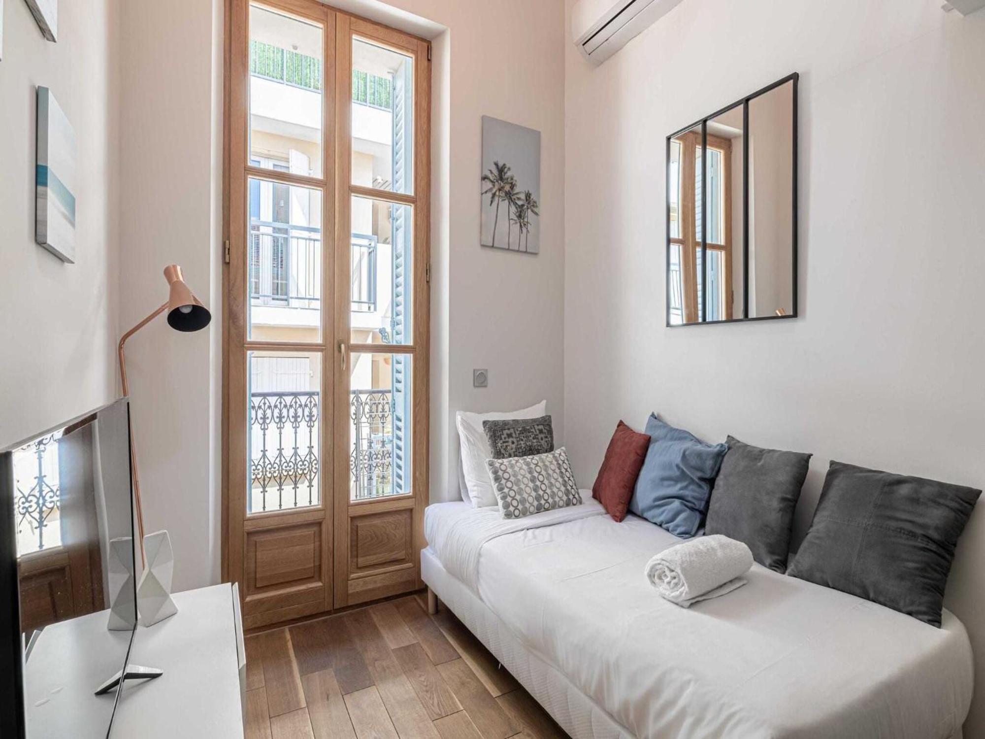 Apartment Bright Duplex-cannes Centre -mobility Lease Cannes