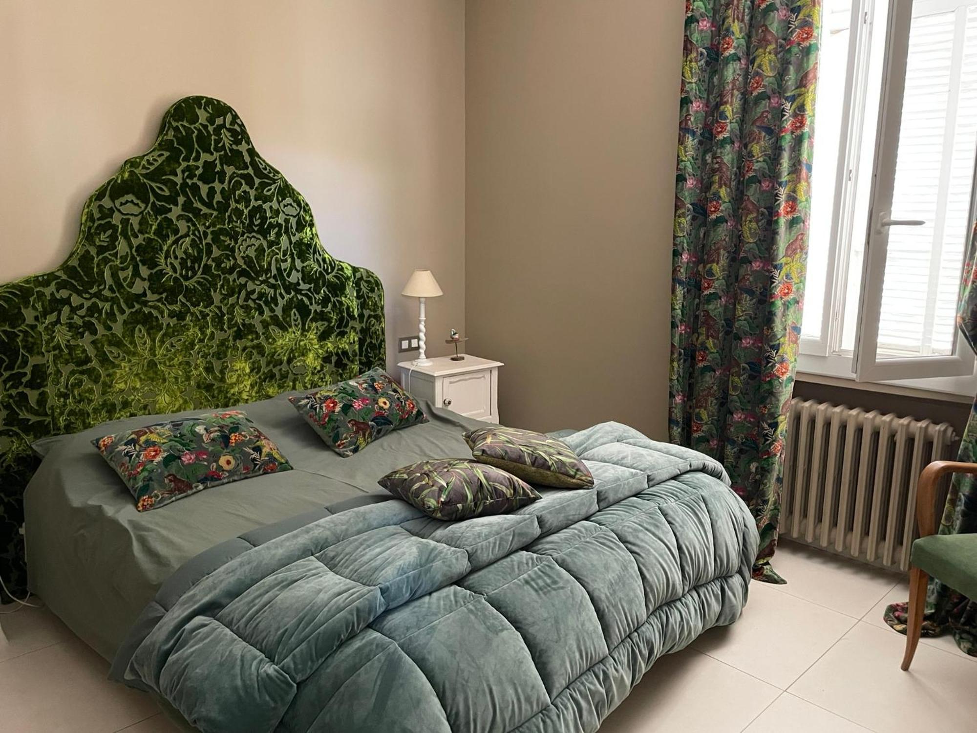 Chez Nicole Bed & Breakfast *