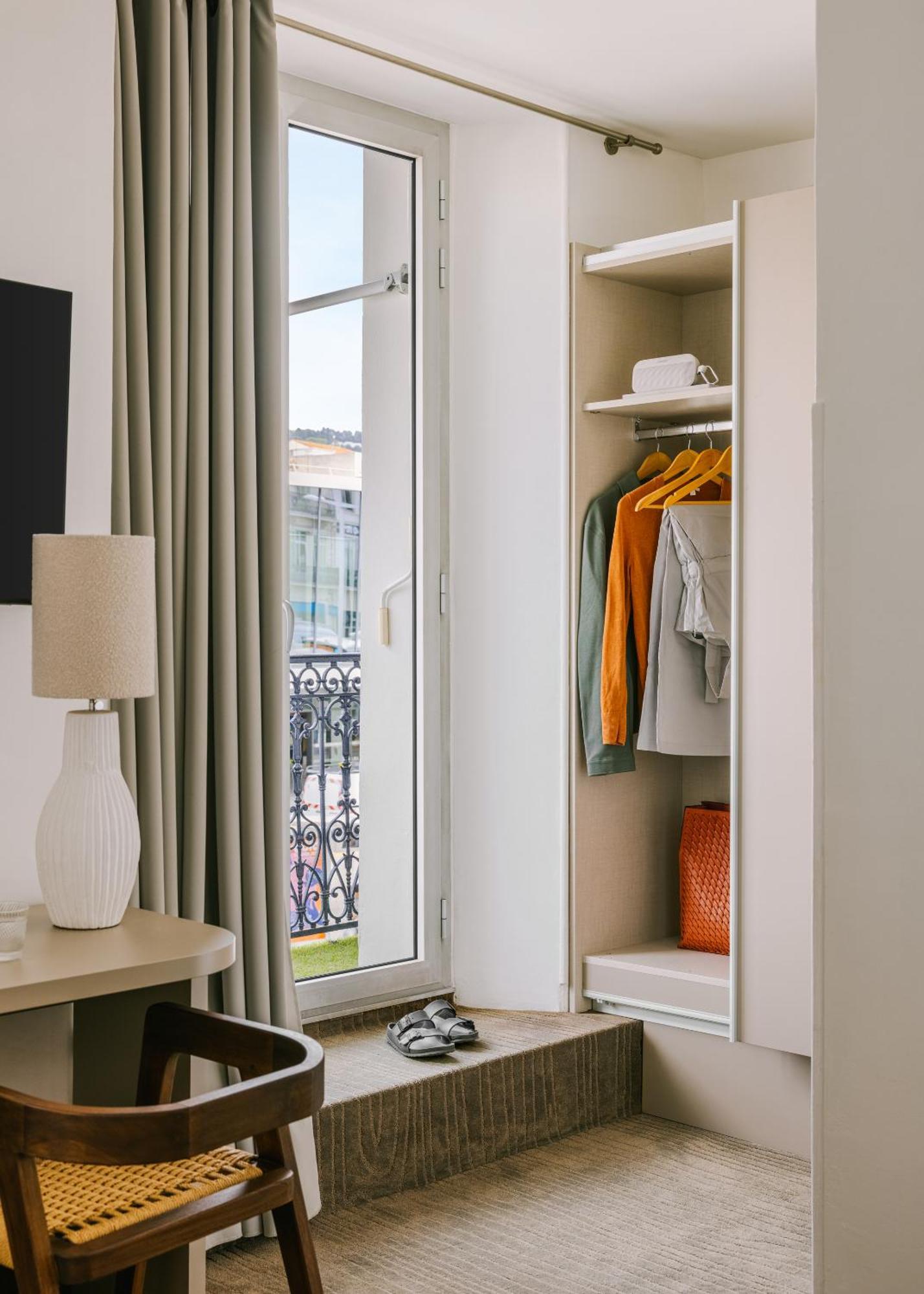 Yelo Lumiere Powered By Sonder 4*
